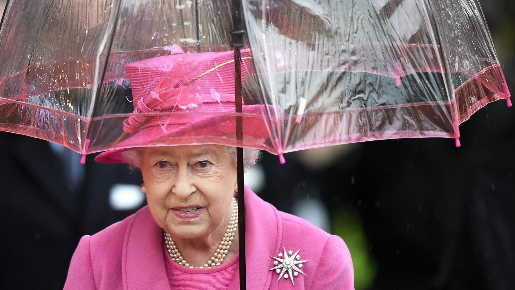Rainha Isabel II esteve isenta durante quatro décadas de cumprir leis contra a discriminação racial