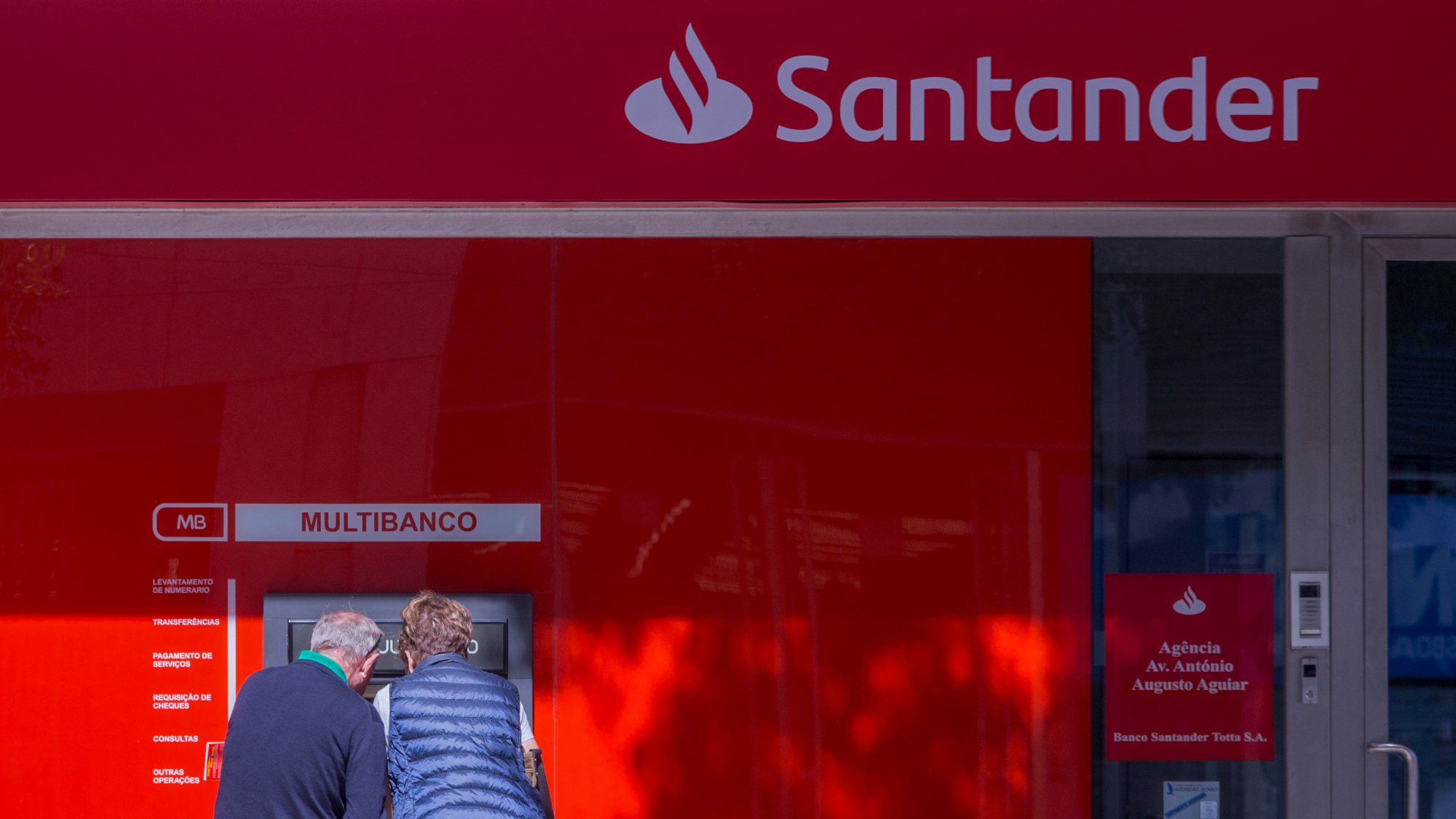O Santander decidiu dar a possibilidade em 2023 de todos os colaboradores anteciparem até 50% do subsídio de Natal