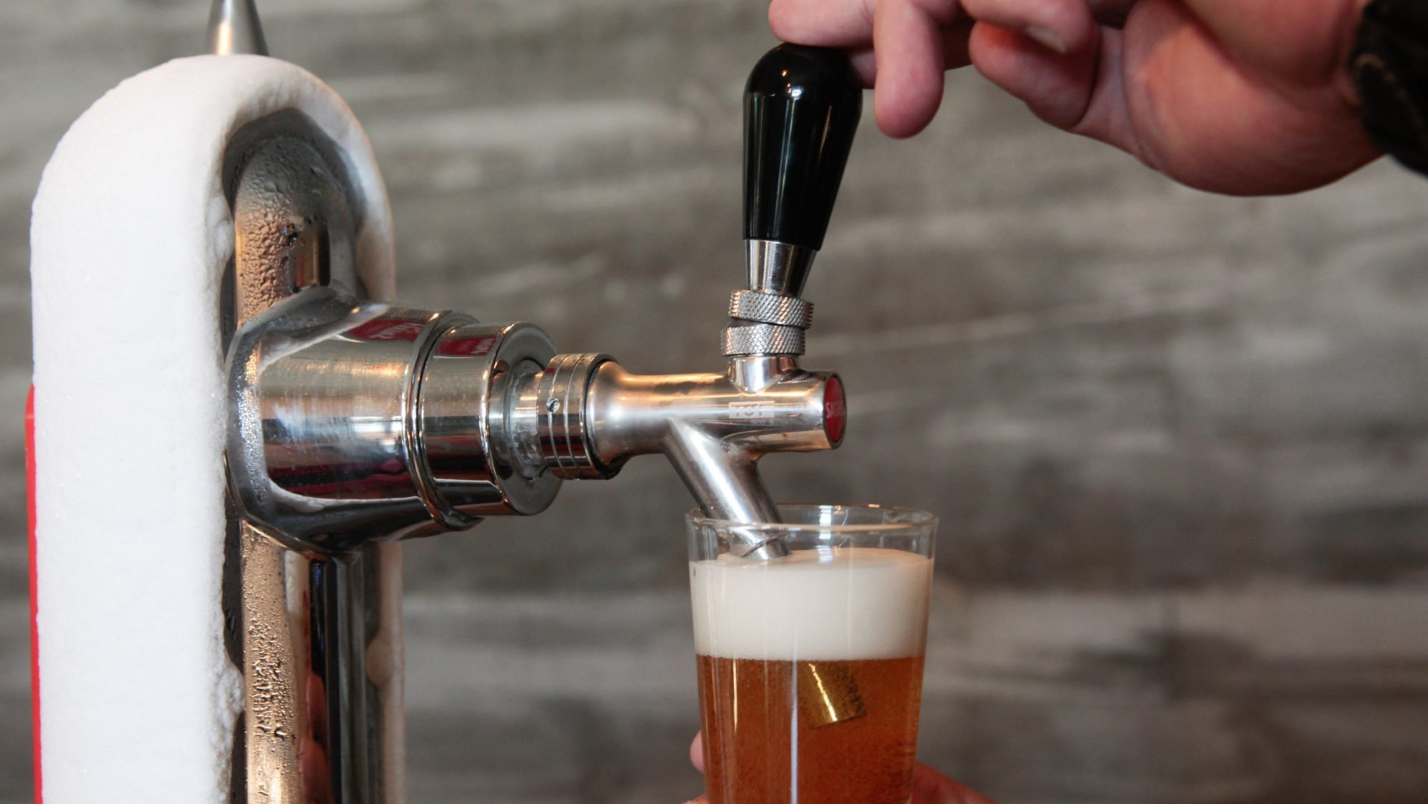 Assim que uma cerveja é armazenada ocorrem reações químicas que alteram o seu sabor