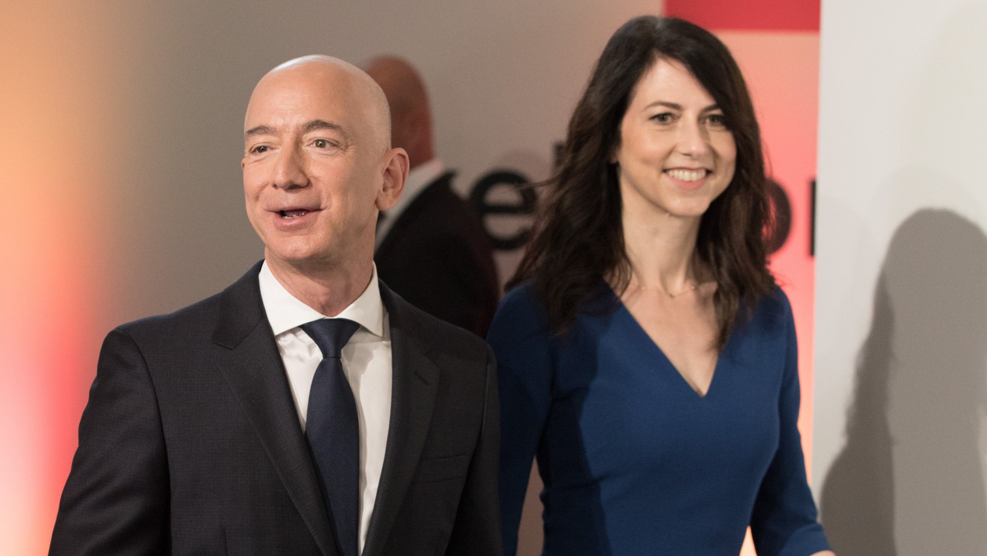 MacKenzie Scott e Jeff Bezos casaram-se em 1993, um ano antes da fundação da Amazon