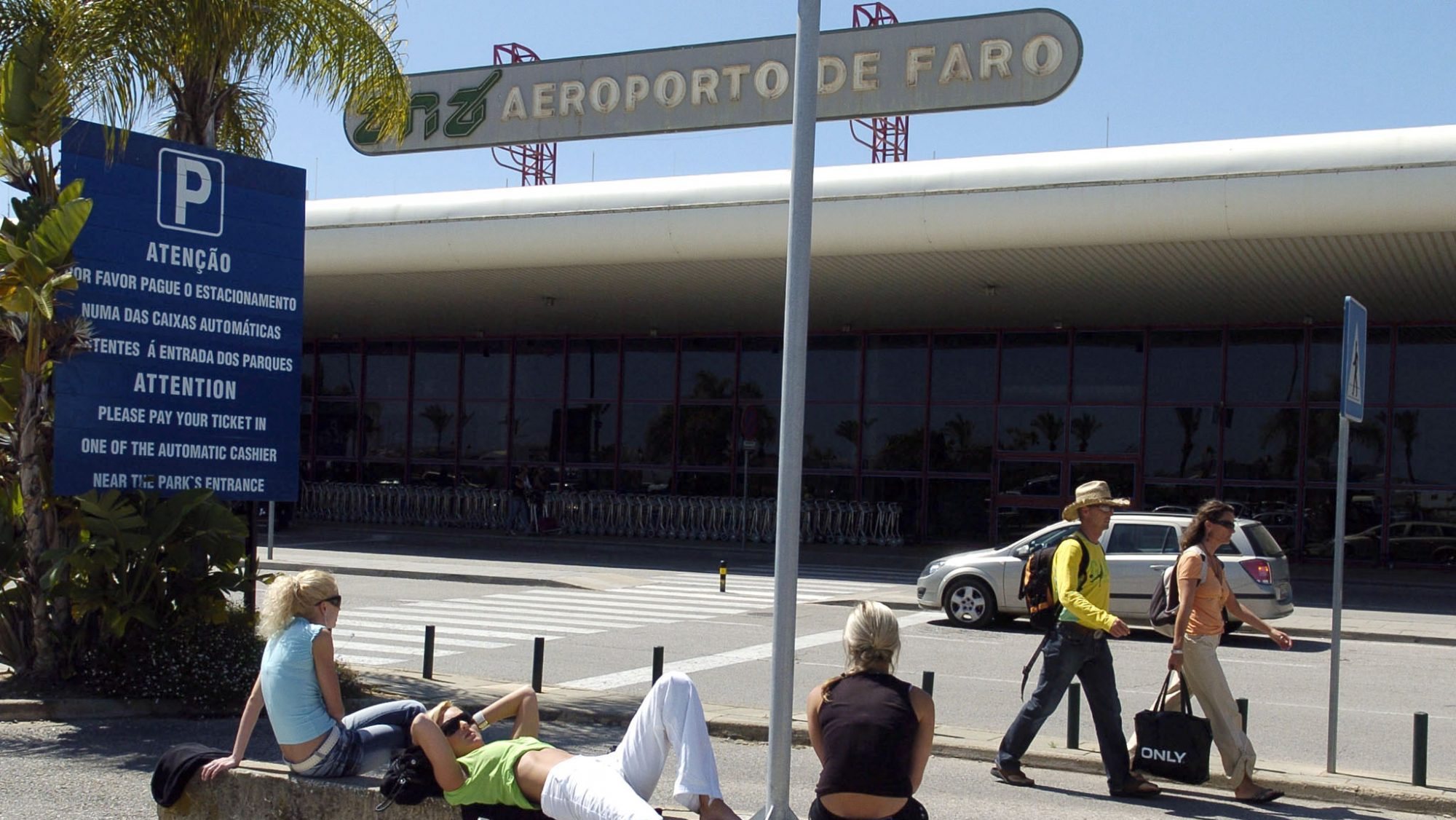 O presidente da Comunidade Intermunicipal diz que o Algarve está em &quot;boas condições&quot; para receber turistas, mas alerta para a &quot;balbúrdia&quot; ao entrarem em espaço Português devido à greve do SEF