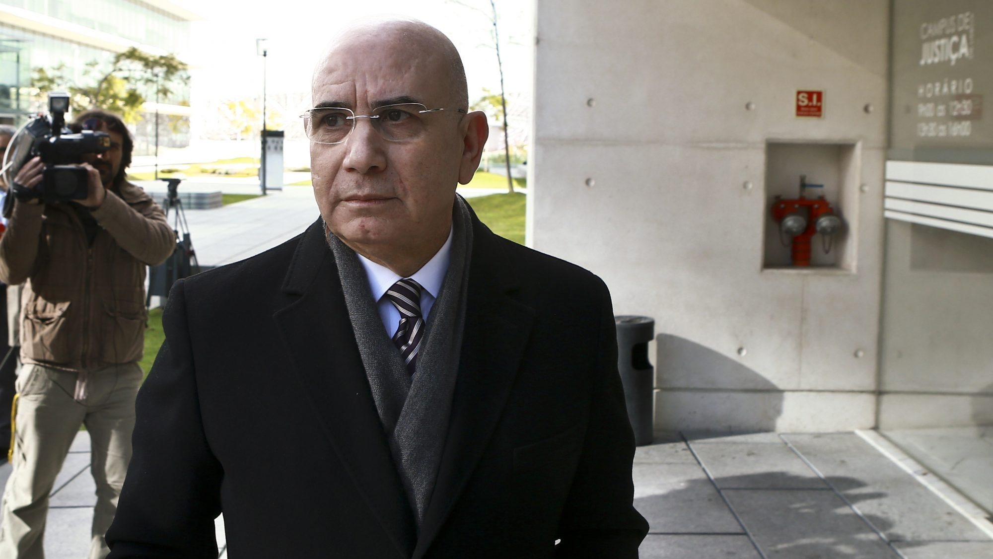 O antigo líder da bancada parlamentar do PSD está a cumprir pena de prisão na Carregueira, no âmbito do processo BPN/Homeland