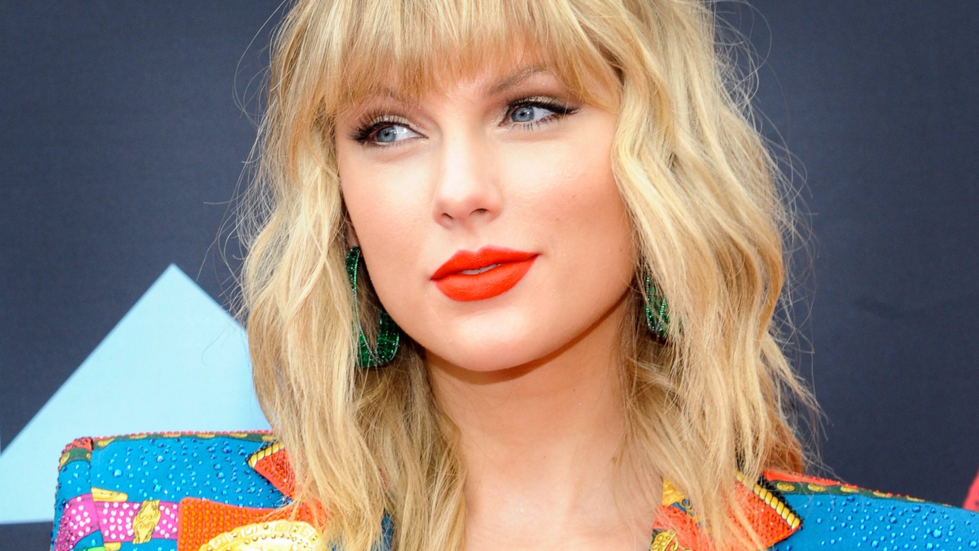 epa08563121 (FILE) - US singer Taylor Swift arrives on the red carpet for the 2019 MTV Video Music Awards in Newark, New Jersey, USA, 26 August 2019 (reissued 23 July 2020). Taylor Swift on 23 July 2020 announced a surprise release of her eighth studio album Folklore.  EPA/DJ JOHNSON *** Local Caption *** 55419736