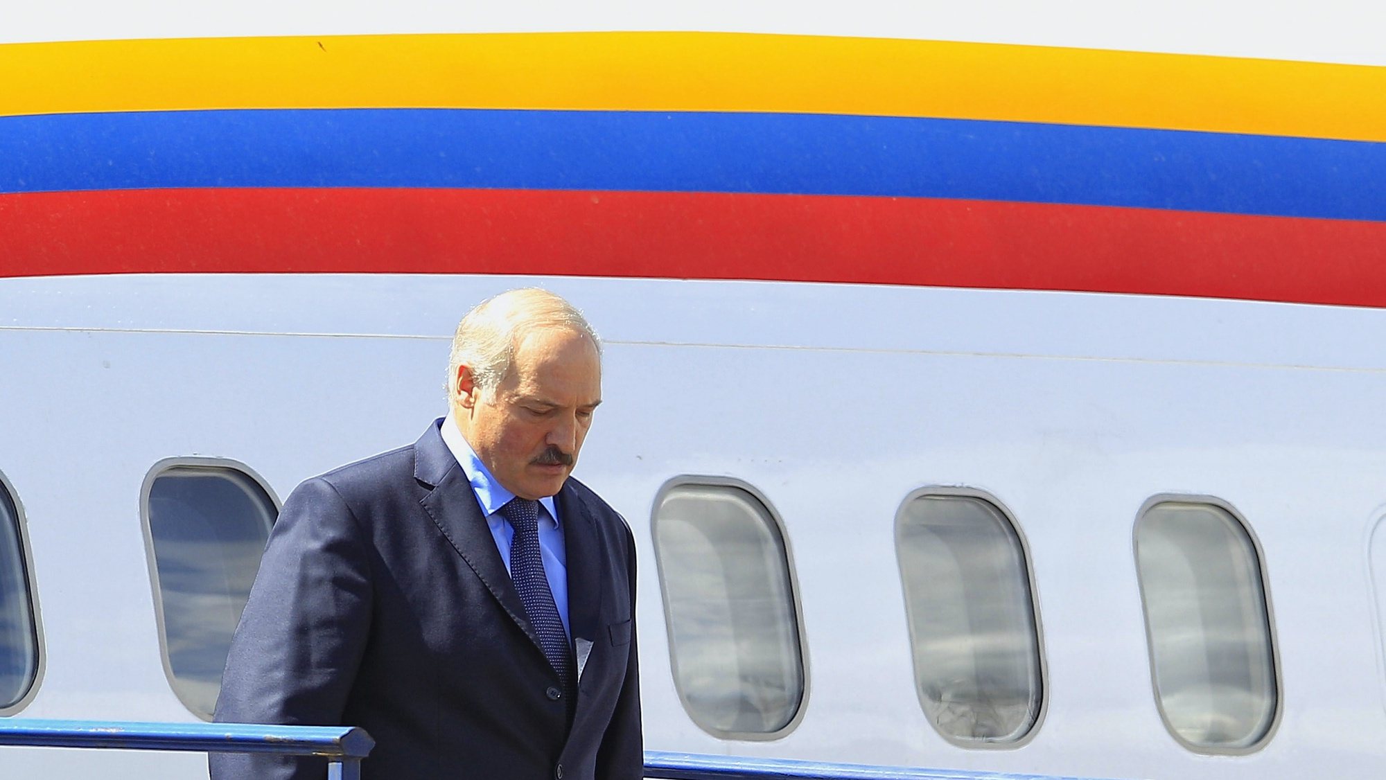 epa03284089 Belarus President, Alexandr Lukashenko arrives in Quito, Ecuador, 27 June 2012. Lukashenko will meet with his Ecuadorean counterpart, Rafael Correa.  EPA/JOSE JACOME