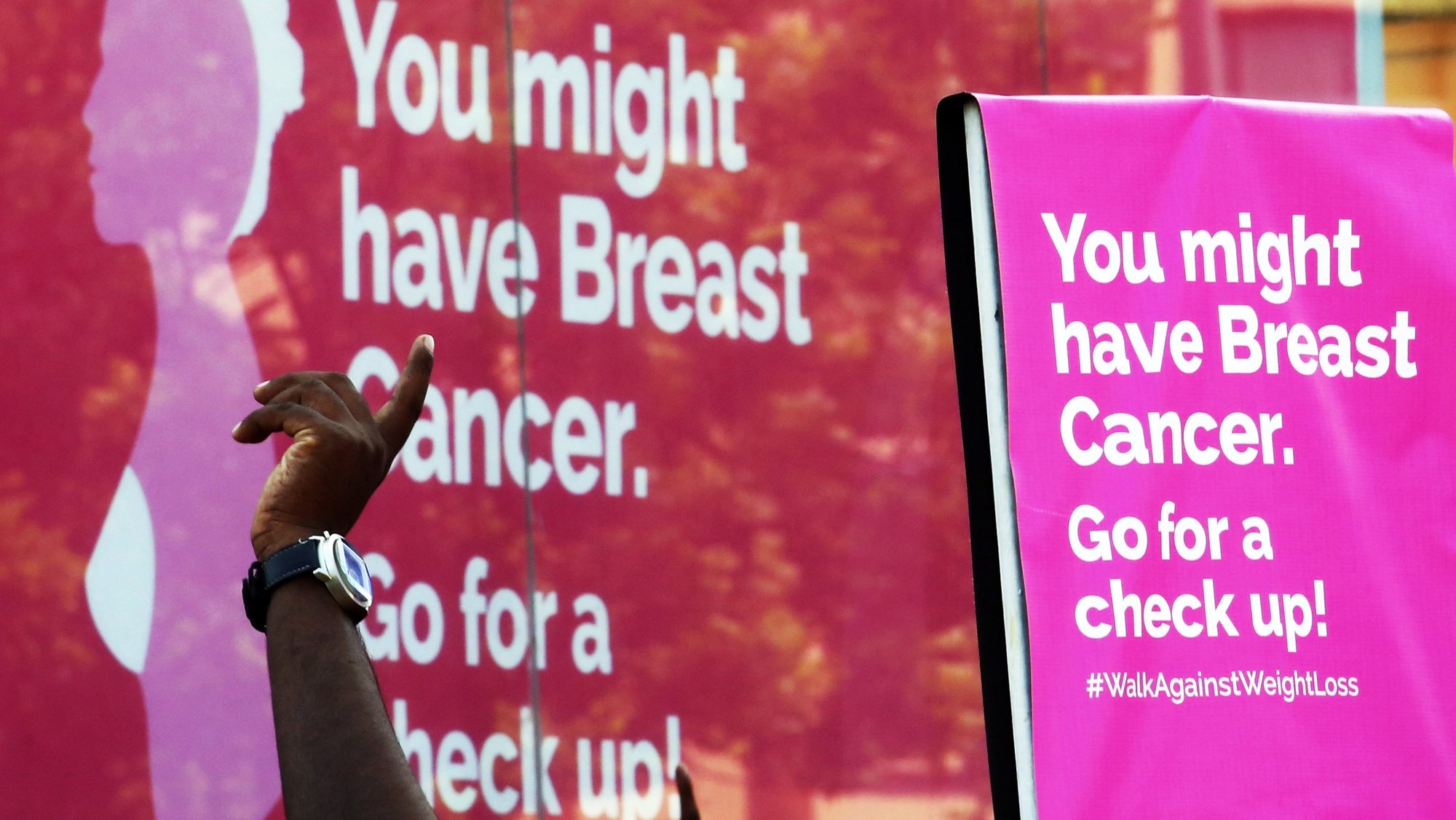Campanha de &quot;awareness&quot; para o cancro da mama em Colombo, Sri Lanka