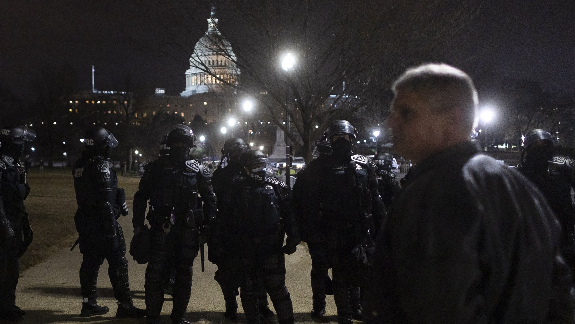 epa08923961 Members of the Metropolitian Police stand guard near the West Front of the US Capitol after pro-Trump protesters stormed the grounds earlier in the day, in Washington, DC, USA, 06 January 2021. Members of Congress returned to the process of certifying the 2020 Electoral College results following more than 6 hours of suspension after various groups of Trump supporters broke into the US Capitol.  EPA/JUSTIN LANE