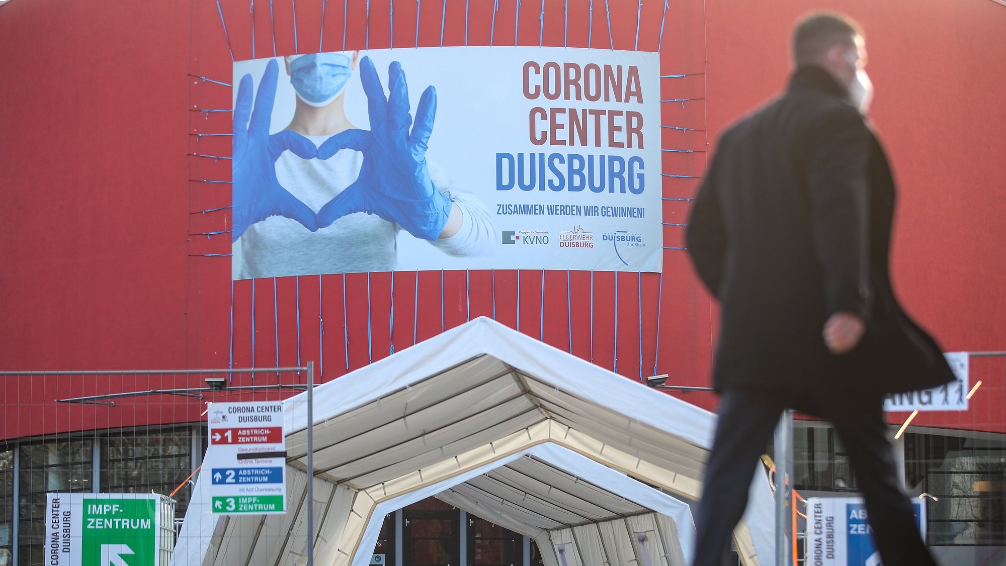 epa08937409 A sign read &#039;Corona Center Duisburg&#039; at a vaccination center in Duisburg, Germany, 14 January 2021. Due to the low availability of vaccine and the priority given to vaccination in retirement homes, the vaccination centers in North Rhine-Westphalia will not open until February.  EPA/FRIEDEMANN VOGEL