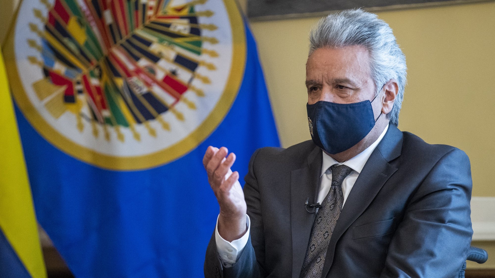 epa08969612 Ecuadorian President Lenin Moreno during a meeting with OAS Secretary General Luis Almagro at the Embassy of Ecuador in Washington, DC, USA, 27 January 2021. President Moreno, reaffirmed in Washington the alliance with multilateral organizations such as the International Monetary Fund (IMF), the World Bank (WB) and the Inter-American Development Bank (IDB) as a decision of the State before leaving power next May.  EPA/SHAWN THEW