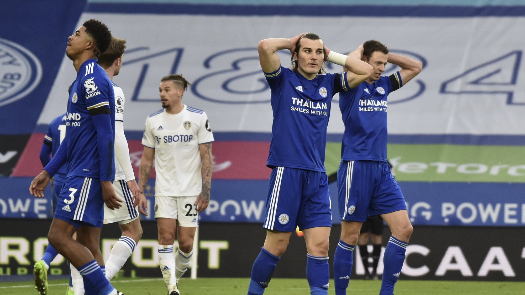 Um jogo de loucos que acabou com uma traição não festejada: Chelsea e City  empatam com oito golos – Observador
