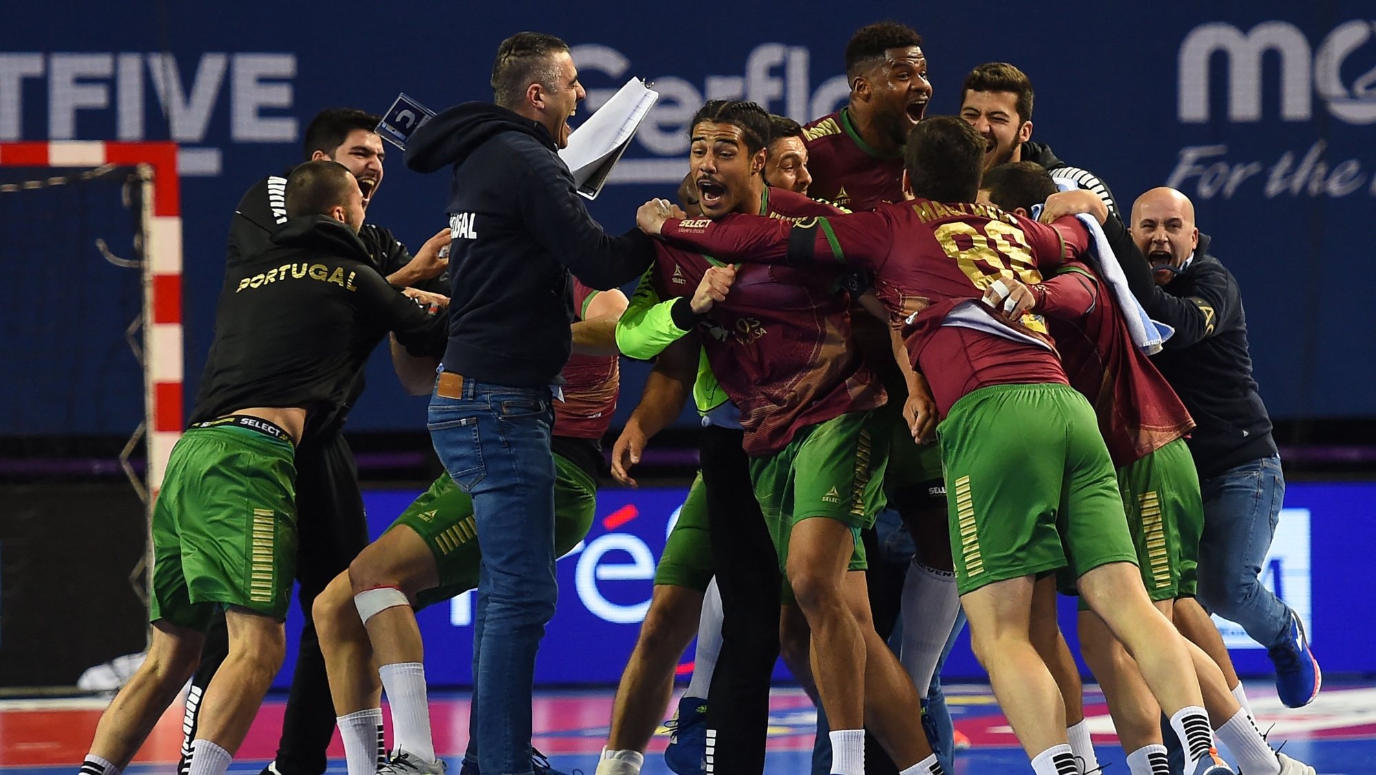 Portugal conseguiu a qualificação após vencer a França por 29-28 com um golo de Rui Silva a cinco segundos do final do terceiro e último jogo do torneio pré-olímpico de qualificação