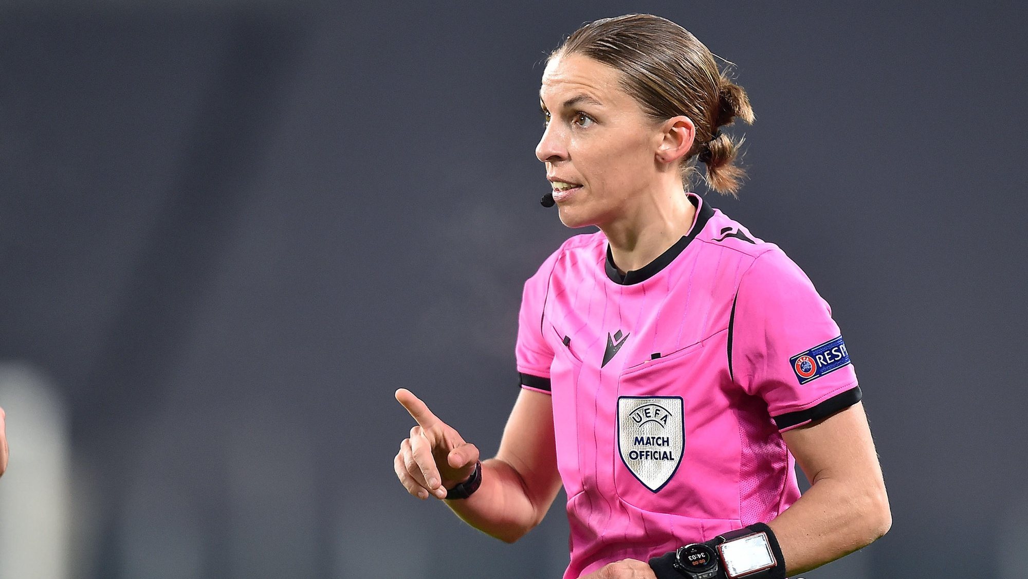 epa08858209 French referee Stephanie Frappart (C) during the UEFA Champions League Group G soccer match between Juventus FC vs FK Dynamo Kyiv at the Allianz Stadium in Turin, Italy, 2 December 2020. Frappart is the first female referee to lead a men&#039;s Champions League match.  EPA/ALESSANDRO DI MARCO