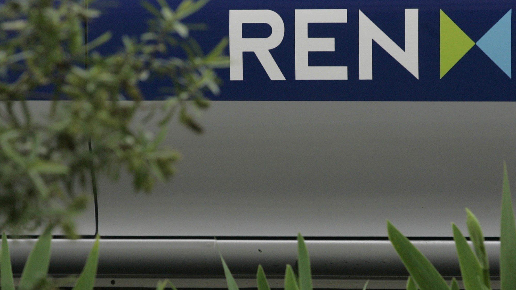 A REN colocou no mercado para a sua primeira emissão de obrigações verdes um montante de 300 milhões de euros
