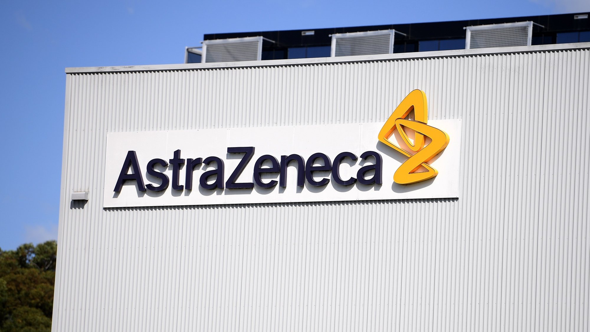 epa08968561 (FILE) - A view of the logo at biopharmaceutical company AstraZeneca headquarters in Sydney, Australia, 19 August 2020 (reissued 27 January 2021). AstraZeneca has rejected EU&#039;s criticism of its vaccine rollout process, after the company had announced delays in delivering the agreed doses to the bloc.  EPA/DAN HIMBRECHTS AUSTRALIA AND NEW ZEALAND OUT *** Local Caption *** 56556600