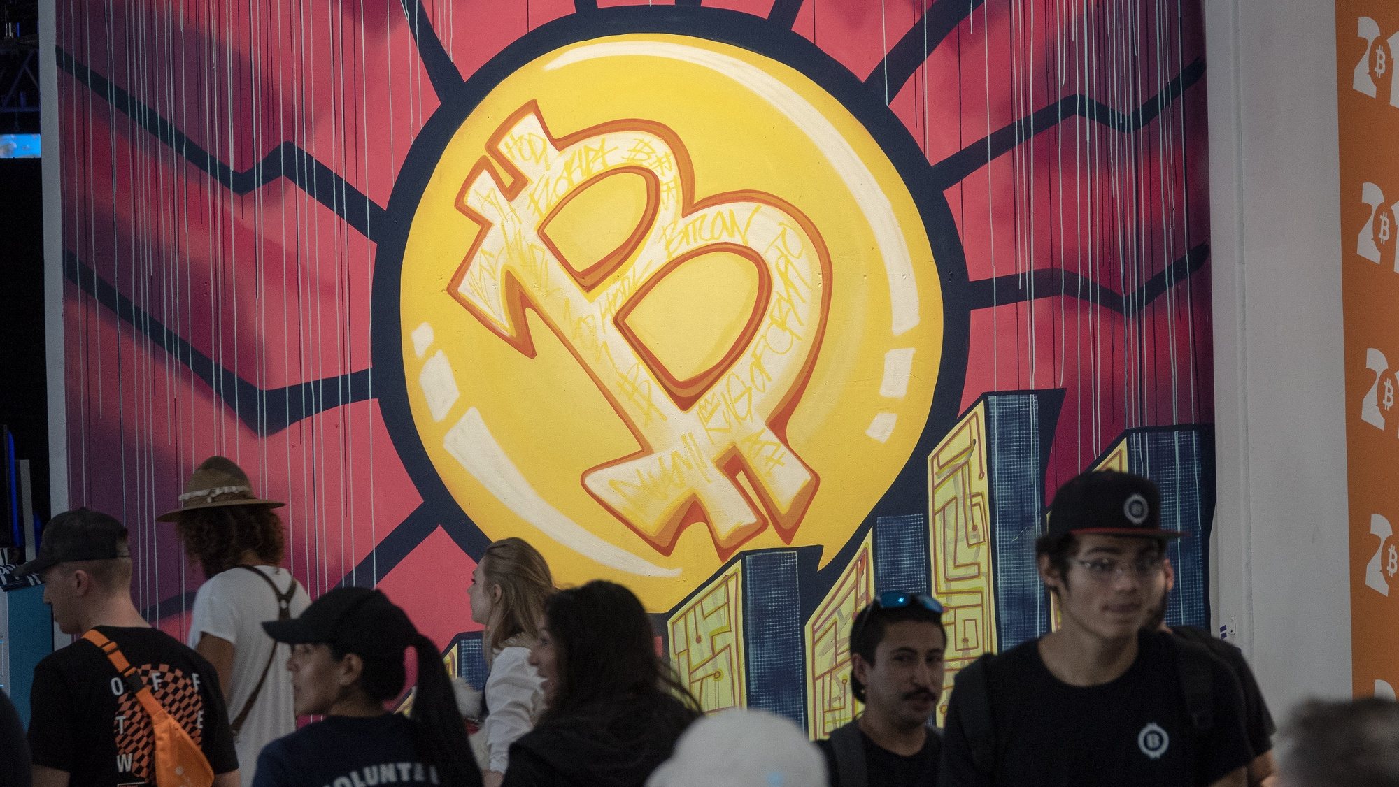 epa09248237 People attend the Bitcoin 2021 Convention, at the Mana Convention Center in Wynwood. Miami, Florida, USA, 04 June 2021. Bitcoin 2021 is the world’s largest-ever crypto-currency conference to be held 04 and 05 June 2021 with a sold-out crowd of 12,000 attendees and thousands more throughout Miami.  EPA/CRISTOBAL HERRERA-ULASHKEVICH