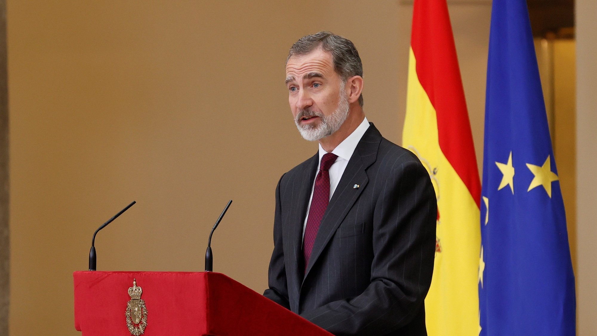 epa09295192 King Felipe VI delivers a speech during the awarding ceremony of the Gold Medals of Merit in the Fine Arts held at El Pardo Palace in Madrid, Spain, 23 June 2021. The Gold Medal for Merit in the Fine Arts is awarded by the Spanish ministry of culture to individuals or organizations excelling in artistic and cultural works as well as to those who intervene in the promotion of art and culture and the conservation of the artistic heritage.  EPA/Ballesteros / POOL