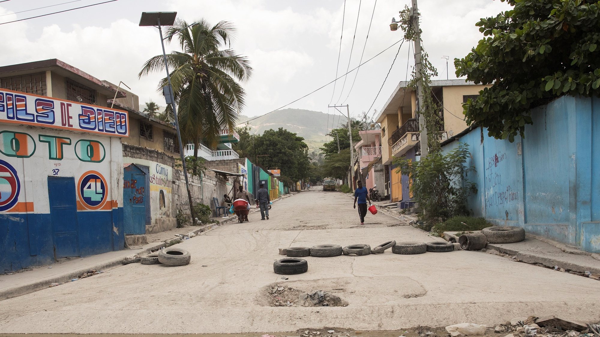 Rua em Port-au-Prince no Haiti