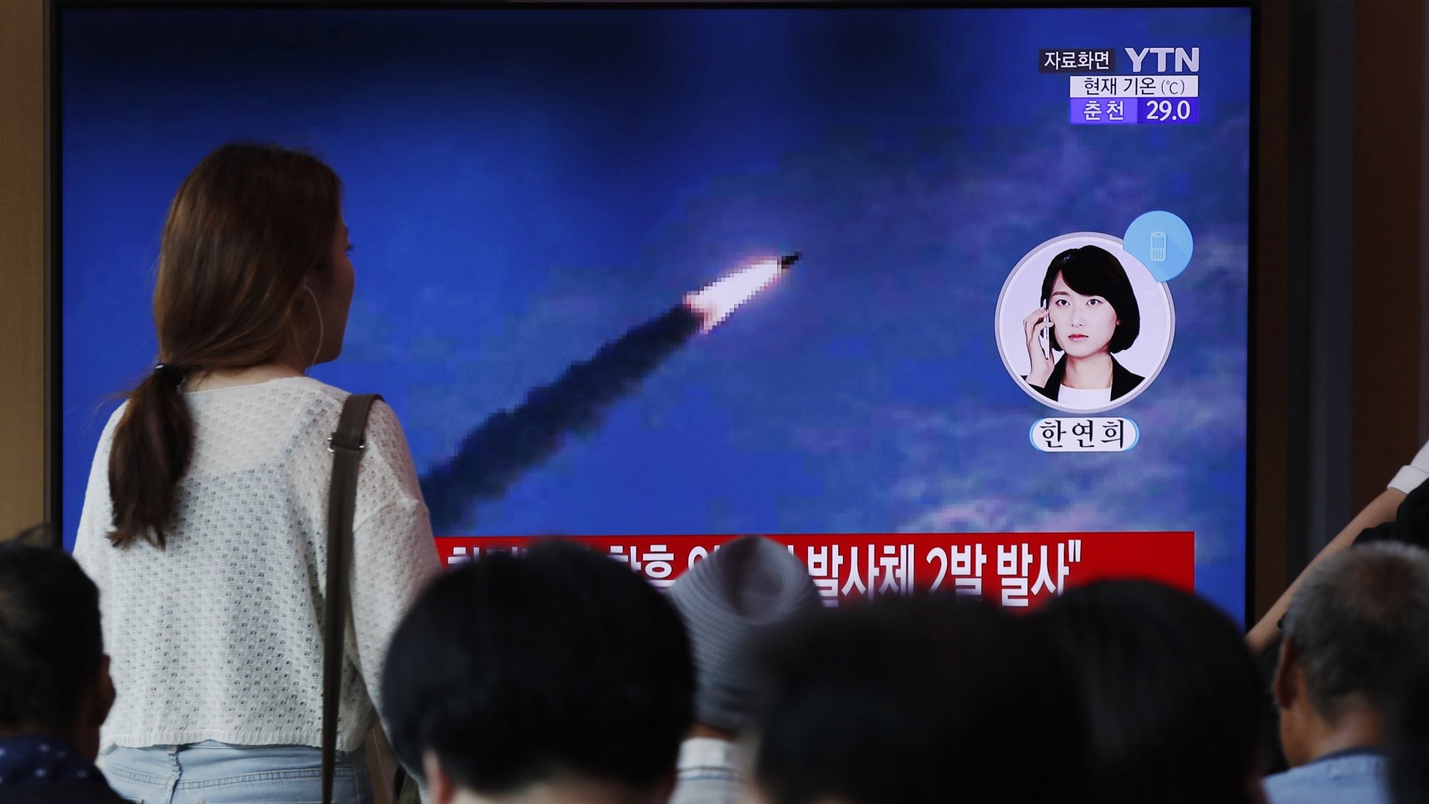 epaselect epa07765217 South Korean people watch breaking news reports of North Korea&#039;s missile launch at Seoul Station in Seoul, South Korea, 10 August 2019. According to South Korea&#039;s Joint Chiefs of Staff (JCS), North Korea again fired two short-range balistic missiles toward the East Sea amid South Korea and US joint military exercise.  EPA/JEON HEON-KYUN