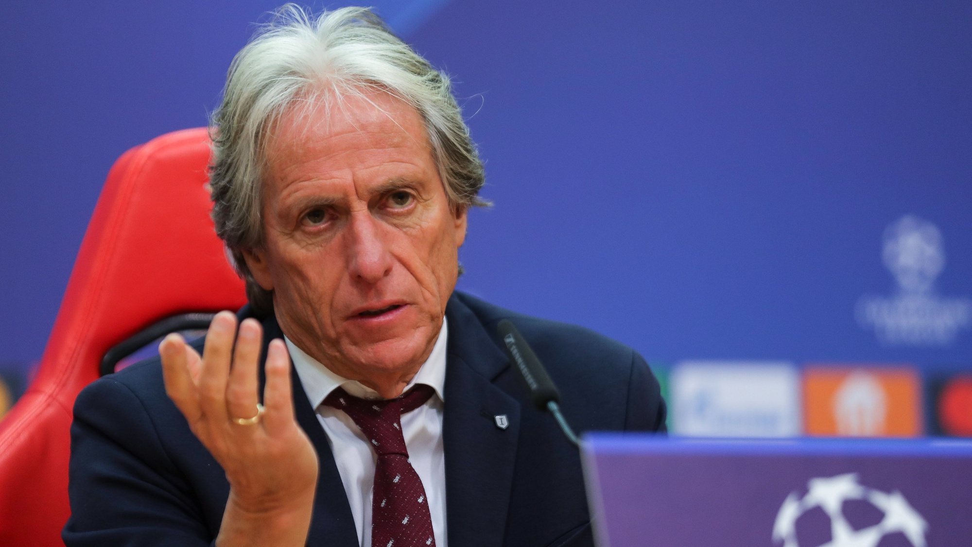 epa09597641 Benfica&#039;s head coach Jorge Jesus speaks during a press conference at Benfica Campus in Seixal, near Lisbon, Portugal, 22 November 2021. Benfica Lisbon will face FC Barcelona in their UEFA Champions League group E soccer match on 23 November 2021.  EPA/MIGUEL A. LOPES