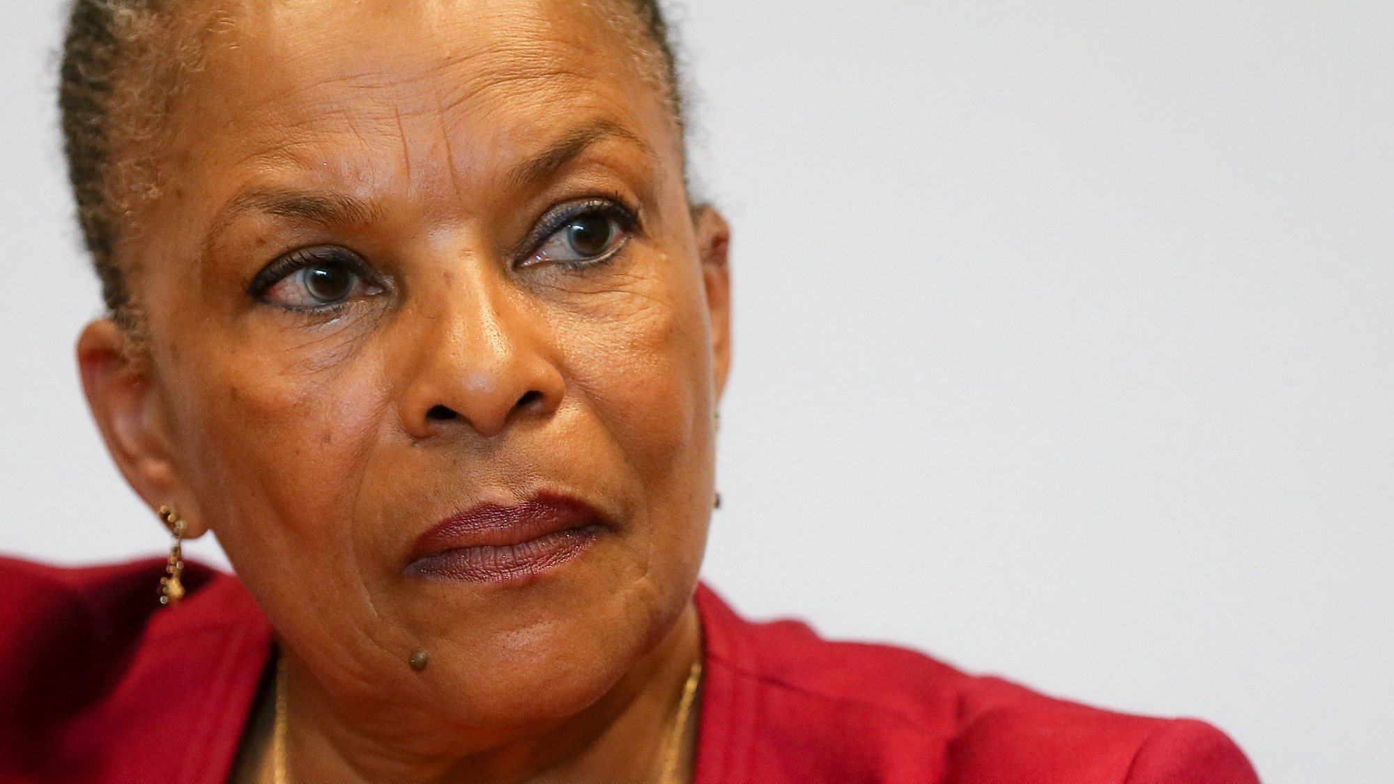 epa06694460 French former justice minister Christiane Taubira and British film director Ken Loach (unseen) attend a press conference before Loach receives a Honorary Doctor&#039;s insignia and becomes a full member of the Free University of Brussels (ULB) community, in Brussels, Belgium, 26 April 2018. Loach receives the Dr. Honoris Causa&#039;s degree despite complaints from Jewish groups that he allegedly holds anti-Semitic views. The 81-year-old filmmaker has denied the anti-Semitism allegations.  EPA/STEPHANIE LECOCQ