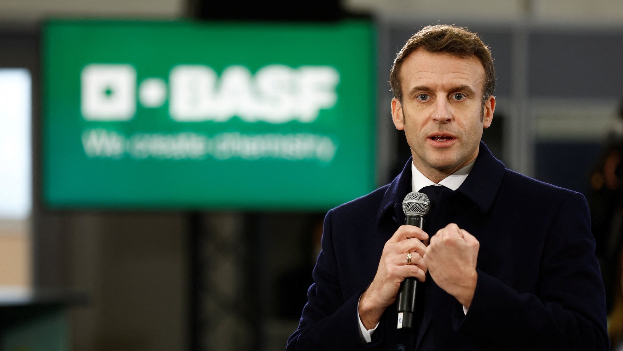 epa09691313 French President Emmanuel Macron delivers a speech during a visit at the WEurope platform by German chemical giant BASF at the Alsachimie industrial site in Chalampe, eastern France, 17 January 2022, as part of a day trip on the economic attractiveness and reindustrialization of France.  EPA/BENOIT TESSIER / POOL  MAXPPP OUT