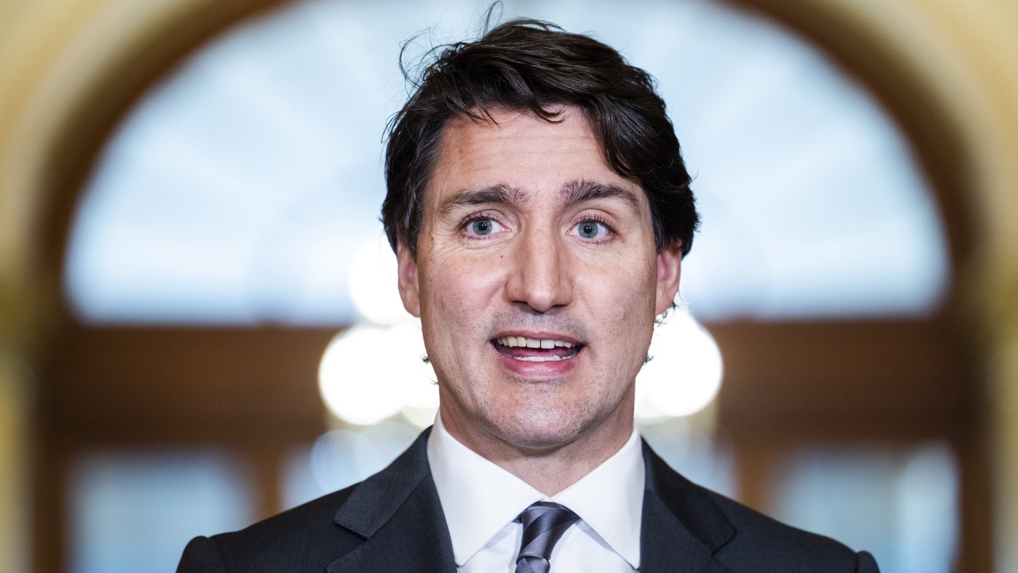 O primeiro-ministro do Canadá, Justin Trudeau fala aos jornalistas depois de uma reunião com Nancy Pelosi. EUA, 17 de novembro de 2021