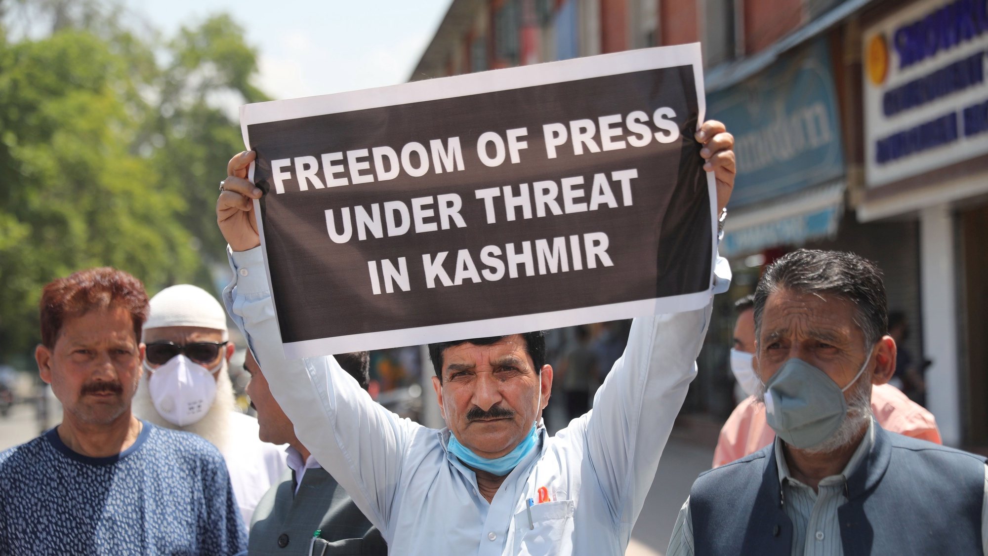 Os jornalistas de Kashmiri durante um protesto contra as novas medidas de repressão aos meios de comunicação em Caxemira. 6 de julho de 2020