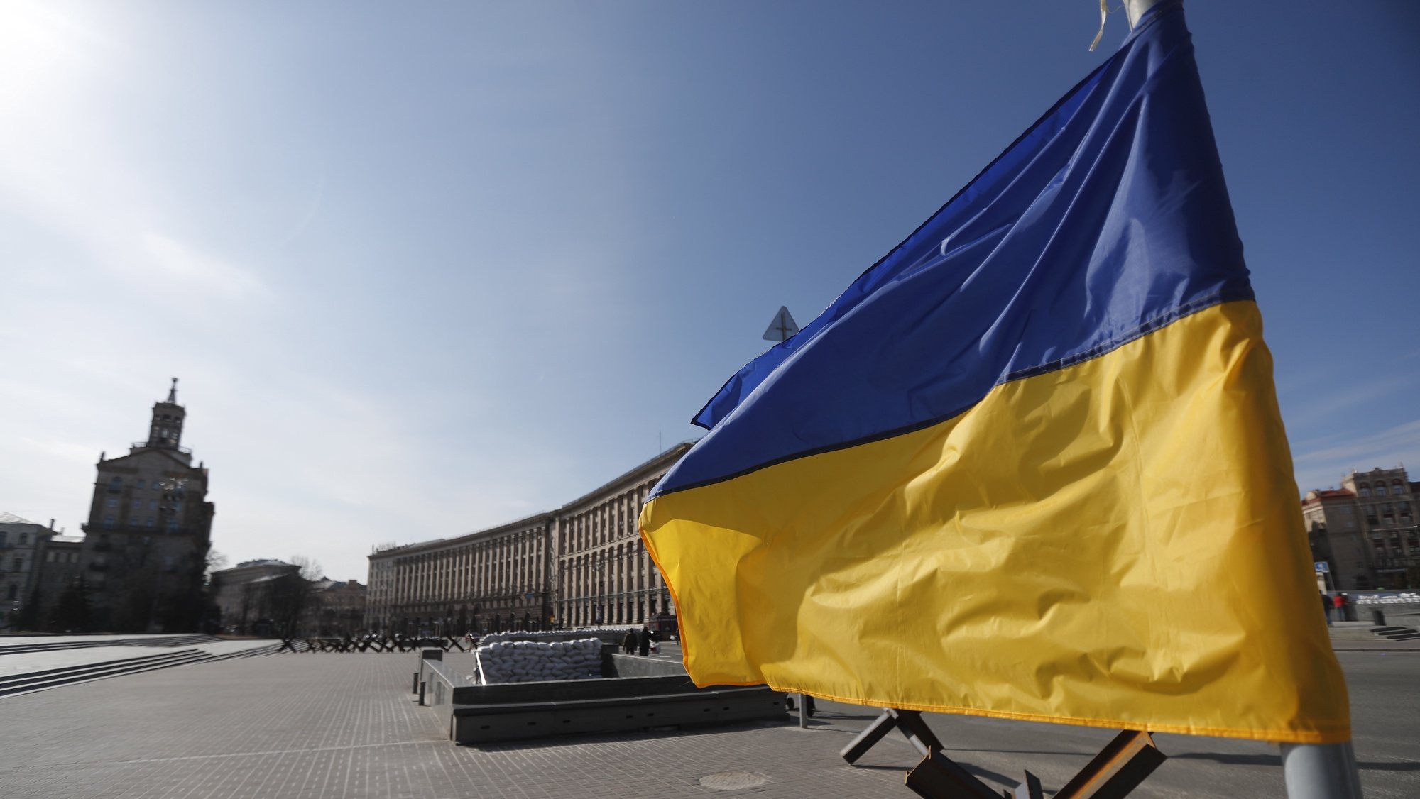 Uma bandeira da Ucrânia em Kiev, capital ucraniana. 11 de março de 2022