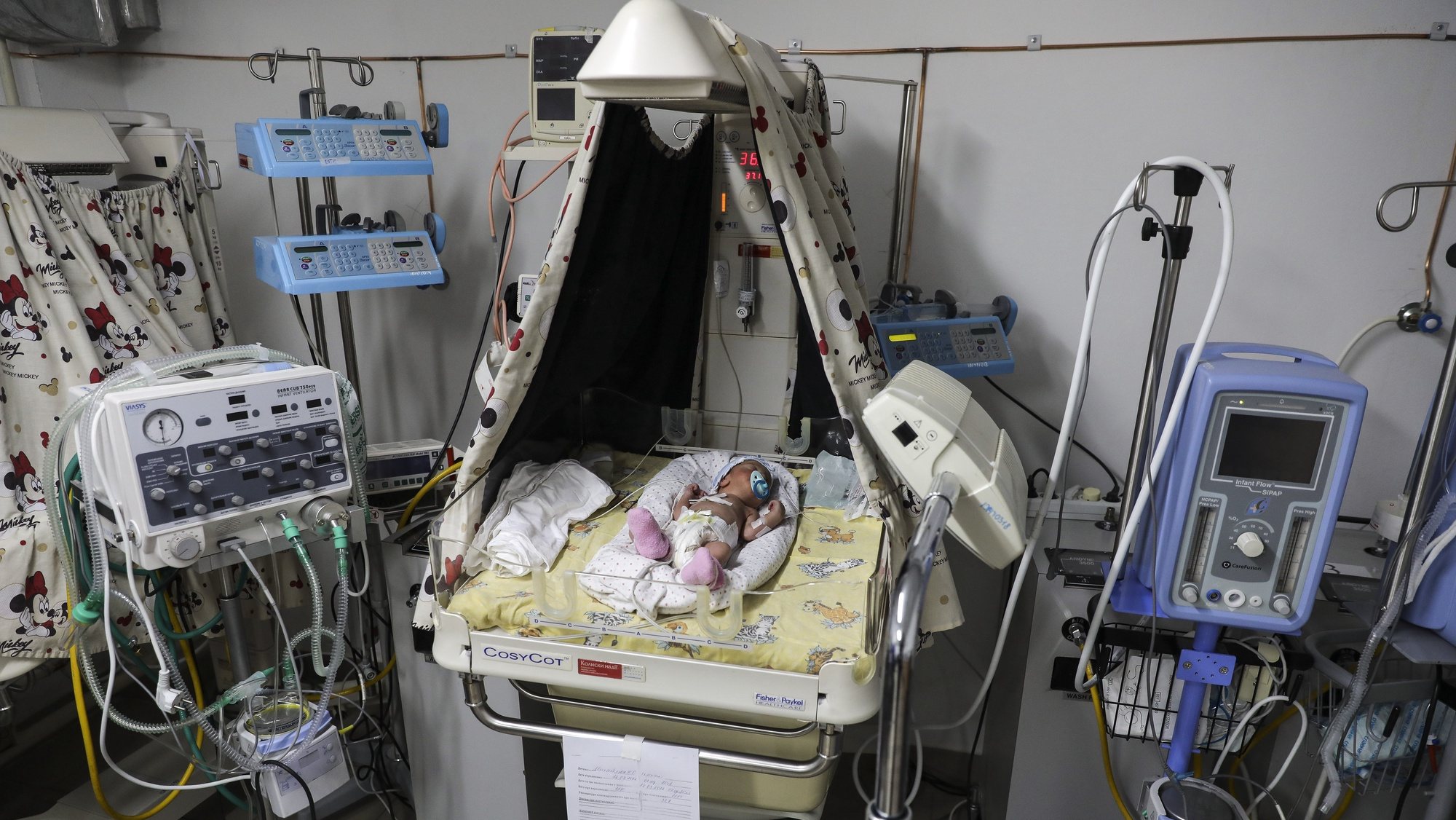 Maxime, born on the 18th of March with 32 weeks, in the Zhytomyr Regional Perinatal Center in Zhytomyr, Ukrain, 20th March 2022. This Center was bombarded on the early morning of 2th of March. Russian troops entered Ukraine on 24 February prompting the country&#039;s president to declare martial law and triggering a series of announcements by Western countries to impose severe economic sanctions on Russia. MIGUEL A. LOPES/LUSA