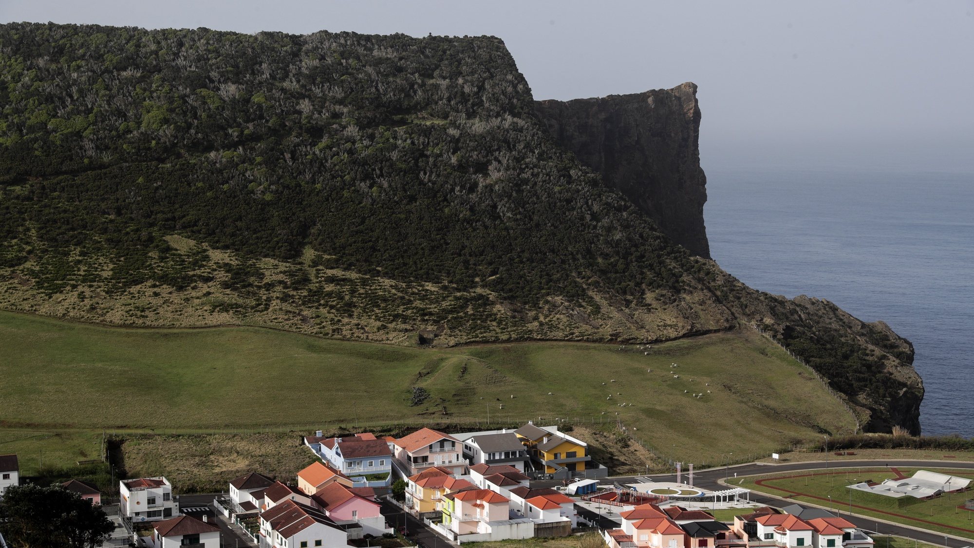 Vista geral de parte da vila de Velas na ilha de São Jorge nos Açores, 29 de março de 2022. TIAGO PETINGA/LUSA