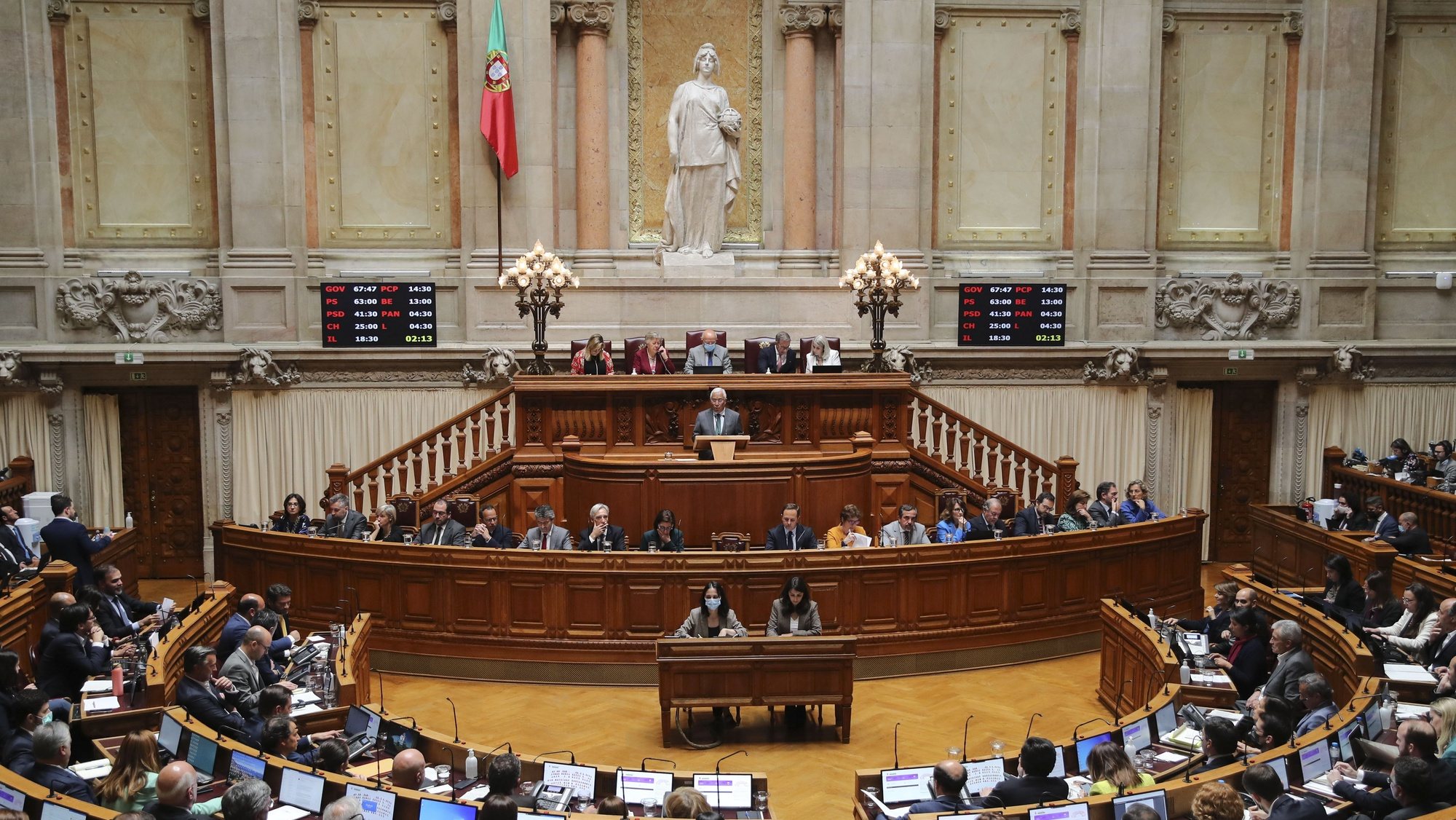 O primeiro-ministro, António Costa, durante debate sobre Orçamento do Estado de 2022, na Assembleia da República, em Lisboa, 28 de abril de 2022. MANUEL DE ALMEIDA/LUSA