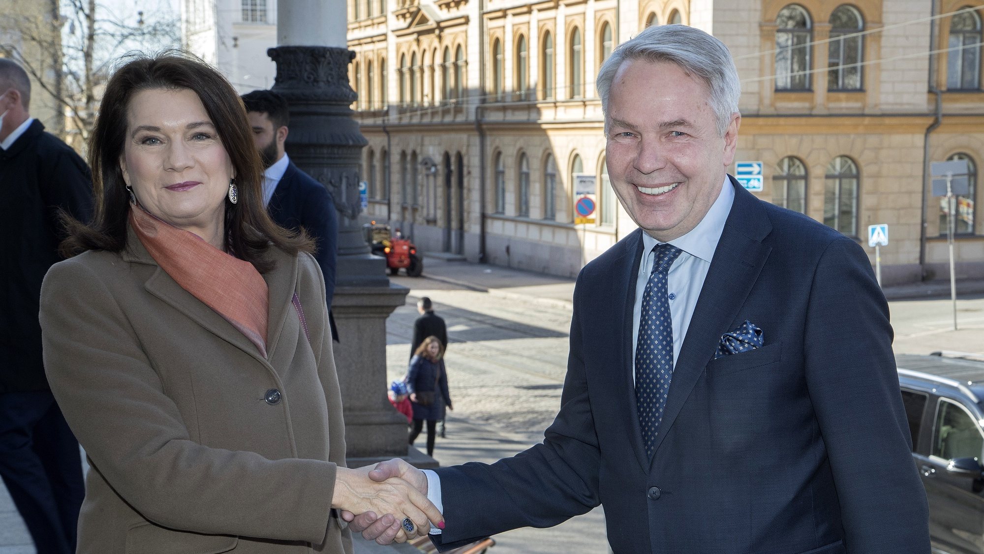 epa09915972 Sweden&#039;s Foreign Minister Ann Linde (L) shakes hands with Finland&#039;s Foreign Minister Pekka Haavisto in Helsinki, Finland, 29 April 2022. The Foreign Ministers will discuss, among other things, topical foreign and security policy questions and Russia’s invasion of Ukraine, according to the Finnish government&#039;s website.  EPA/MAURI RATILAINEN