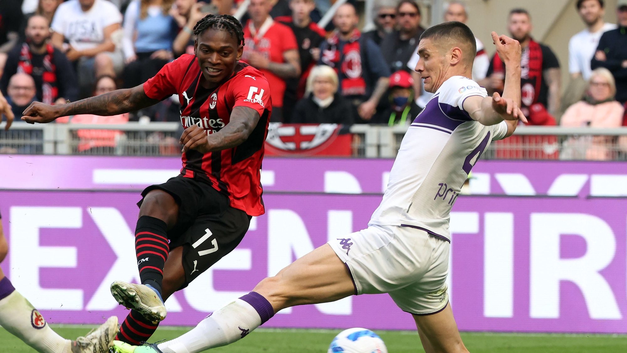 epa09920673 AC Milanâ€™s Rafael Leao (L) scores the 1-0 goal during the Italian Serie A soccer match between AC Milan and Fiorentina at Giuseppe Meazza stadium in Milan, Italy, 01 May 2022.  EPA/MATTEO BAZZI