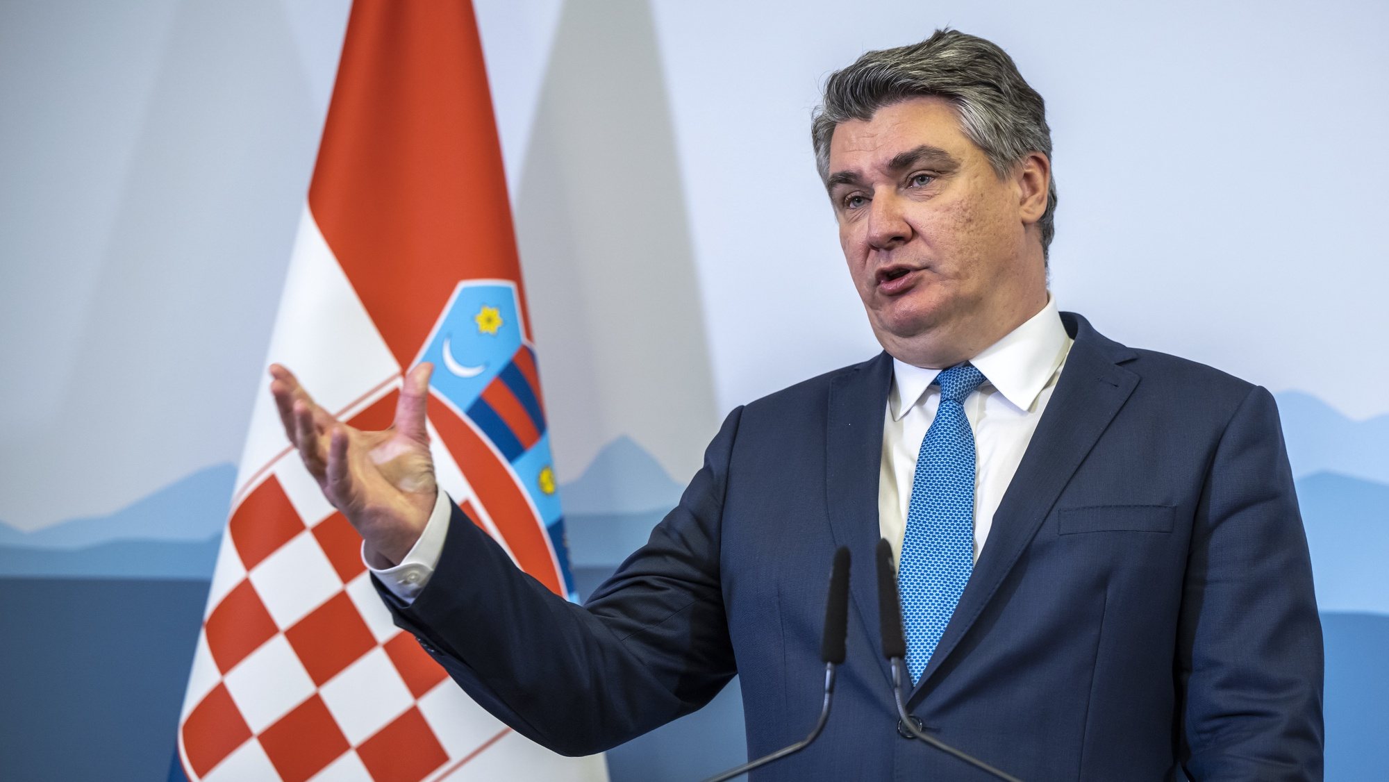 epa09875871 Croatia&#039;s President Zoran Milanovic addresses a press briefing with Switzerland&#039;s President and head of the Federal Department of Foreign Affairs Cassis (unseen) at the Uni Dufour University of Geneva, during an official visit, in Geneva, Switzerland, 07 April 2022.  EPA/MARTIAL TREZZINI