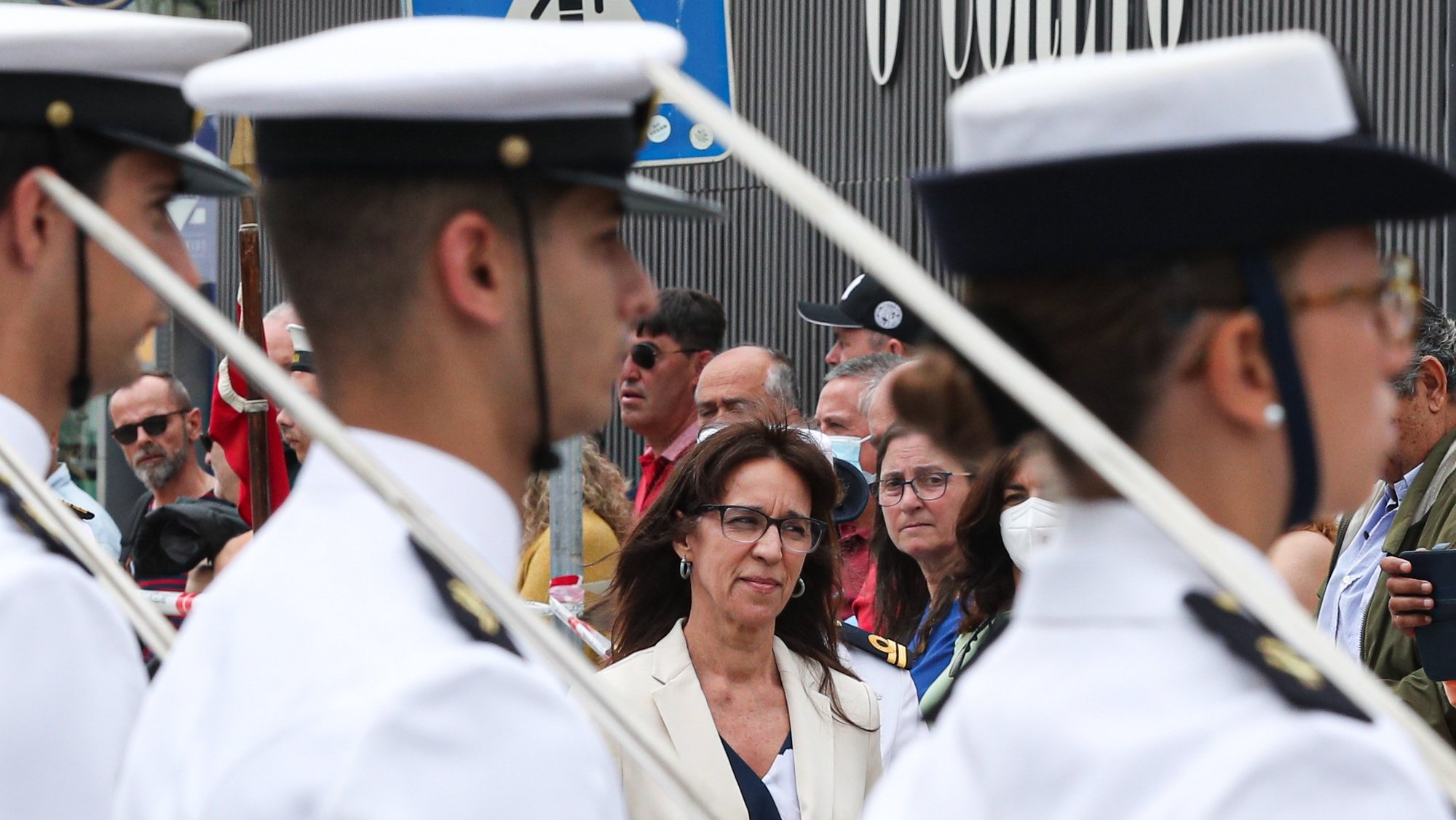 A ministra da Defesa Nacional, Helena Carreiras, (C)  durante o encerramento das celebrações do dia da Marinha em Faro. 22 de maio de 2022. LUÍS FORRA/LUSA