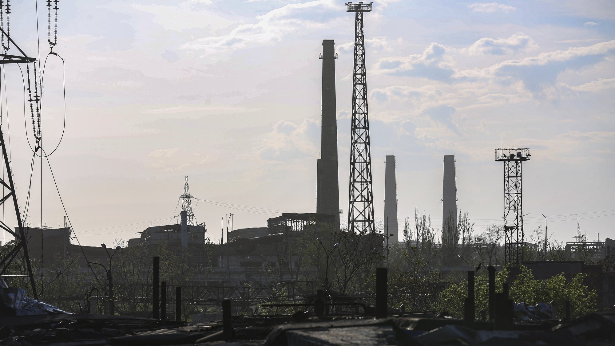 epaselect epa09965030 The Azovstal steel plant in Mariupol, Ukraine, 21 May 2022 (issued 22 May 2022). The Chief spokesman of the Russian Defense Ministry, Major General Igor Konashenkov, said on 20 May that the long-besieged Azovstal steel plant in Mariupol was under full Russian army control.  EPA/ALESSANDRO GUERRA