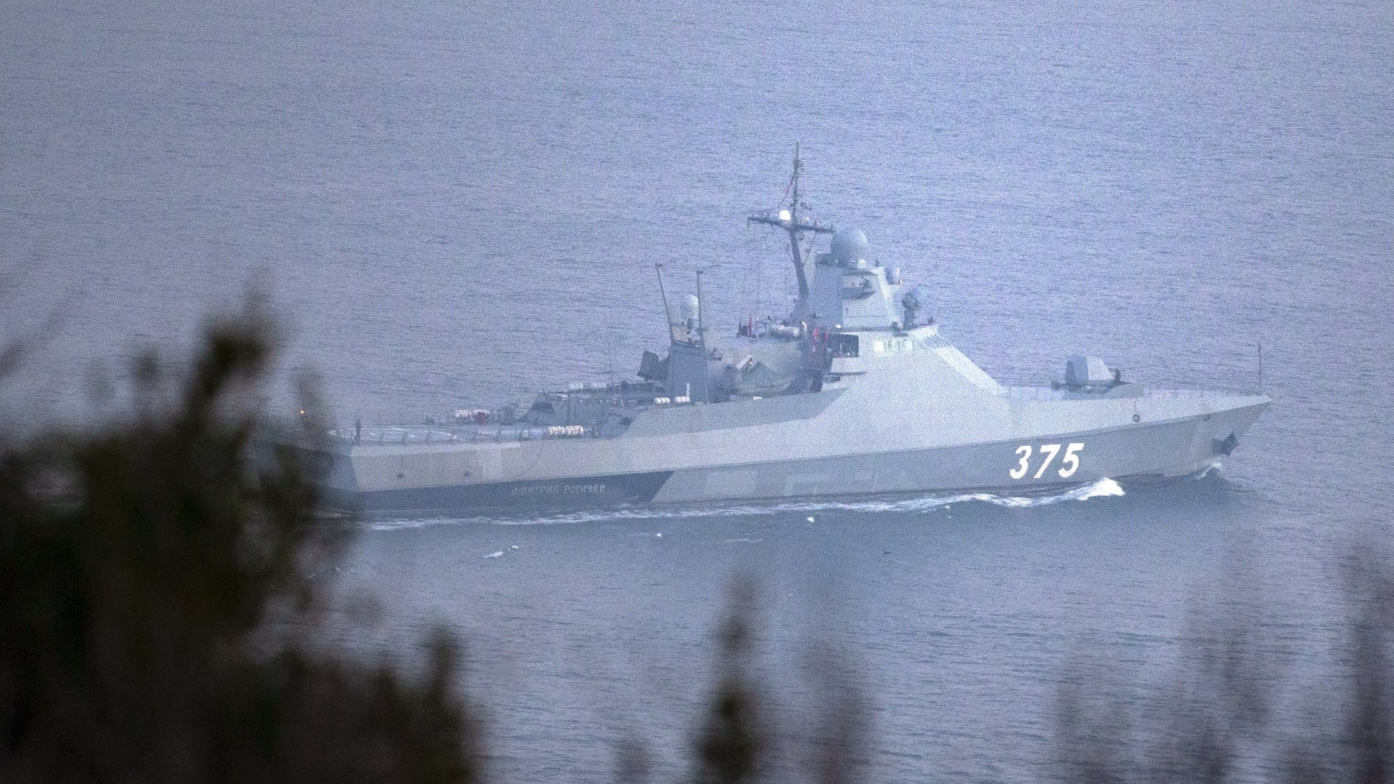 epa09760974 Russian Navy vessel Dmitry Rogachev 375 sails in the Bosphorus, heading for the Black Sea, in Istanbul, Turkey, 16 February 2022. Russian Navy ships transit the Black Sea for massive drills amid the tensions between Russia and Ukraine.  EPA/ERDEM SAHIN