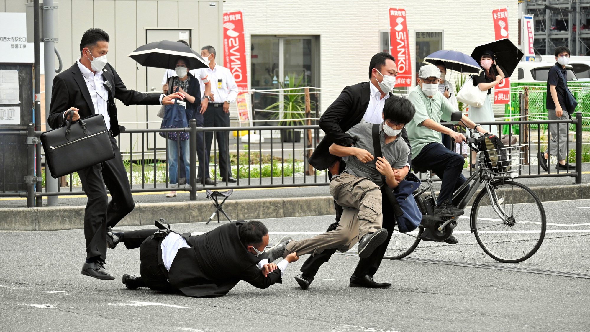 epa10058891 Security police tackle a suspect who is believed to have shot former Prime Minister Shinzo Abe outside Yamato-Saidaiji  Station in Nara, Japan, 08 July 2022. The suspect identified as Tetsuya Yamagami was arrested and taken into custody. According to Japan&#039;s national broadcaster, former Prime Minister Shinzo Abe died of his injuries on 08 July 2022, hours after being shot during an Upper House election campaign act to support a party candidate, outside Yamato-Saidaiji railway station in Nara, western Japan.  EPA/The Asahi Shimbun - JAPAN OUT - EDITORIAL USE ONLY FOR ONE MONTH until 08 August 2022 -  EDITORIAL USE ONLY