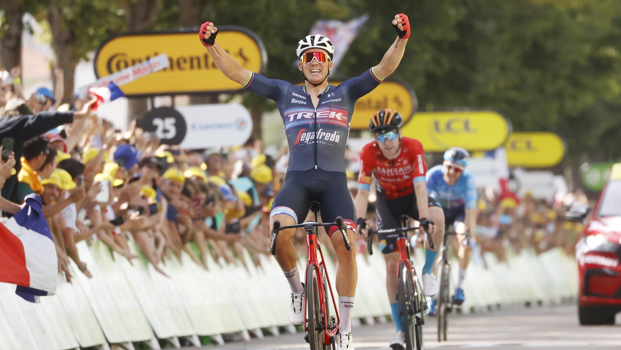 epa10072770 Danish rider Mads Pedersen of Trek Segafredo celebrates as he crosses the finish line to win the 13th stage of the Tour de France 2022 over 192.6km from Le Bourg d&#039;Oisans to Saint-Etienne, France, 15 July 2022.  EPA/YOAN VALAT