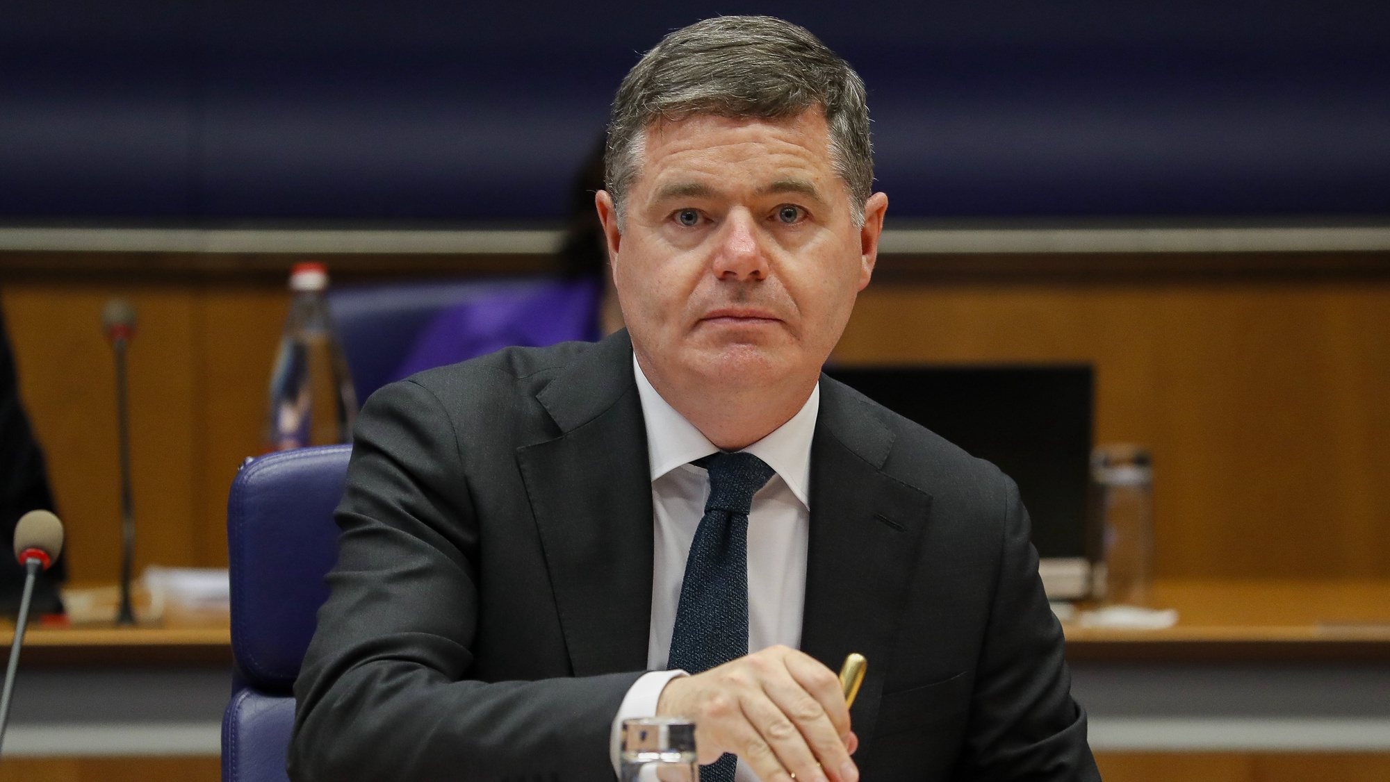 epa10016173 President of the Eurogroup, Irish Finance Minister Paschal Donohoe at the start of the Eurogroup meeting in Luxembourg, 16 June 2022.  EPA/JULIEN WARNAND