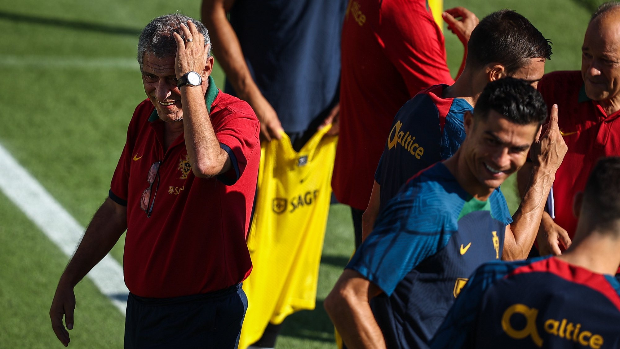 Portugal soccer team head coach Fernando Santos (L) during a training session at Cidade do Futebol in Oeiras, outskirts of Lisbon, Portugal, 22 September 2022. Portugal will play against the Czechia Republic on 24th of September in Prague and Spain on the 27th September in Portugal northern city of Braga for the upcoming UEFA Nations League. RODRIGO ANTUNES/LUSA