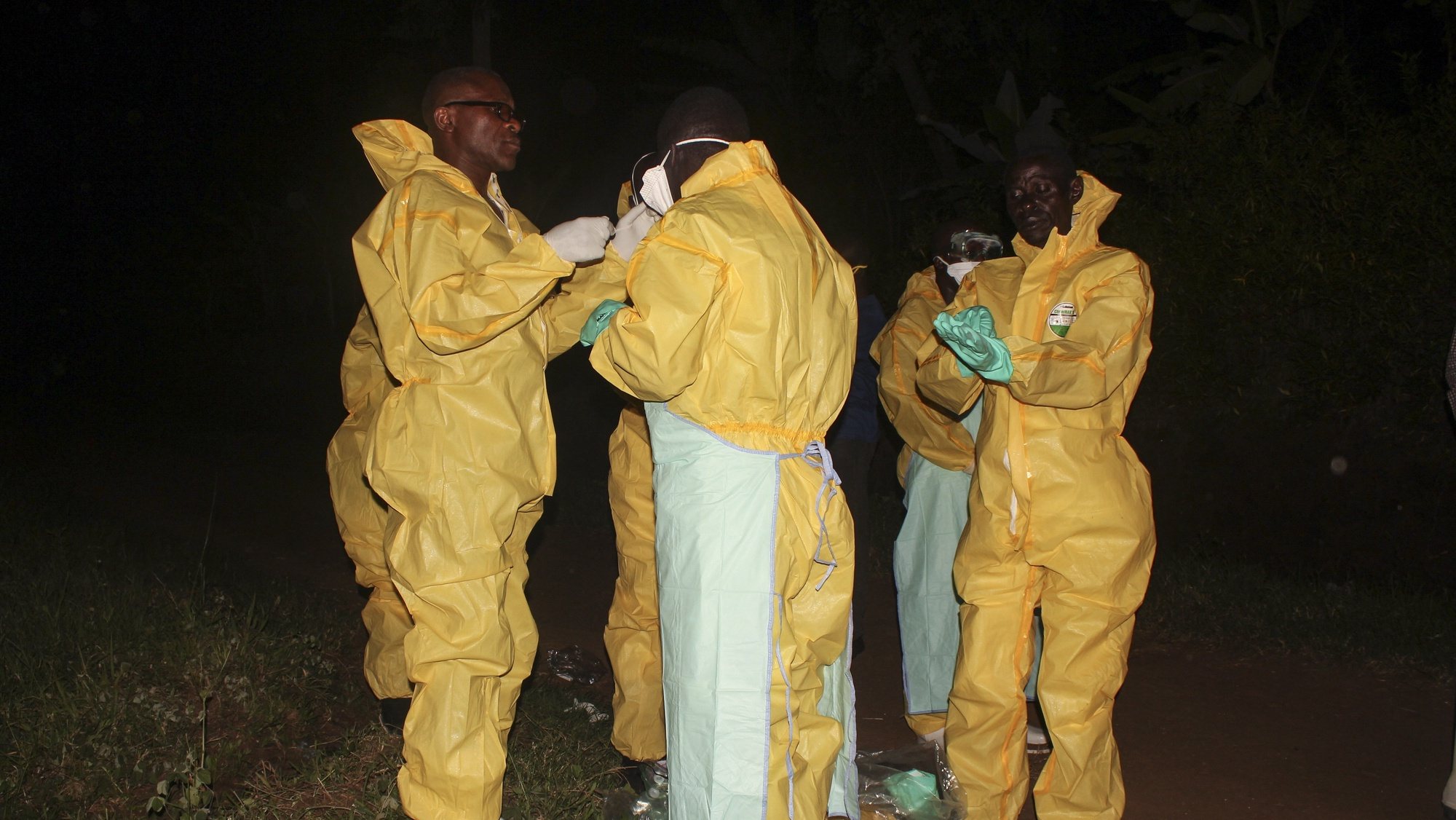 epa07803555 (FILE) - Health workers from Bwera hospital prepare to transport the body of a fifty-year-old woman who died of Ebola to the burial site in Bwera, a border town close to Democratic Republic of the Congo in western Uganda, 13 June 2019 (reissued 30 August 2019). According to officials, a girl from entering Uganda from DR Congo has been diagnosed with ebola by a screening team at Mpondwe border crossing.  EPA/MELANIE ATUREEBE *** Local Caption *** 55270602