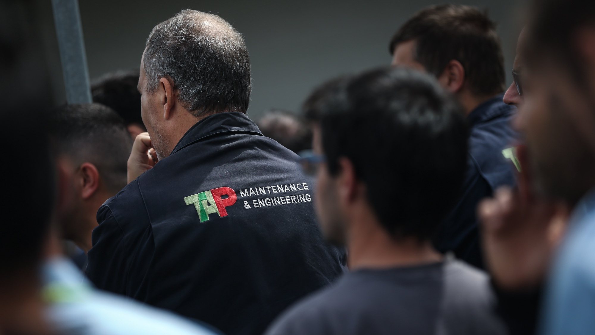 Concentração do Sindicato Independente dos Técnicos de Manutenção de Aeronaves (SITEMA), em solidariedade para com os técnicos que se encontram em processo de despedimento na companhia aérea portuguesa, junto à entrada da TAP, em Lisboa, 24 de maio de 2022. RODRIGO ANTUNES/LUSA