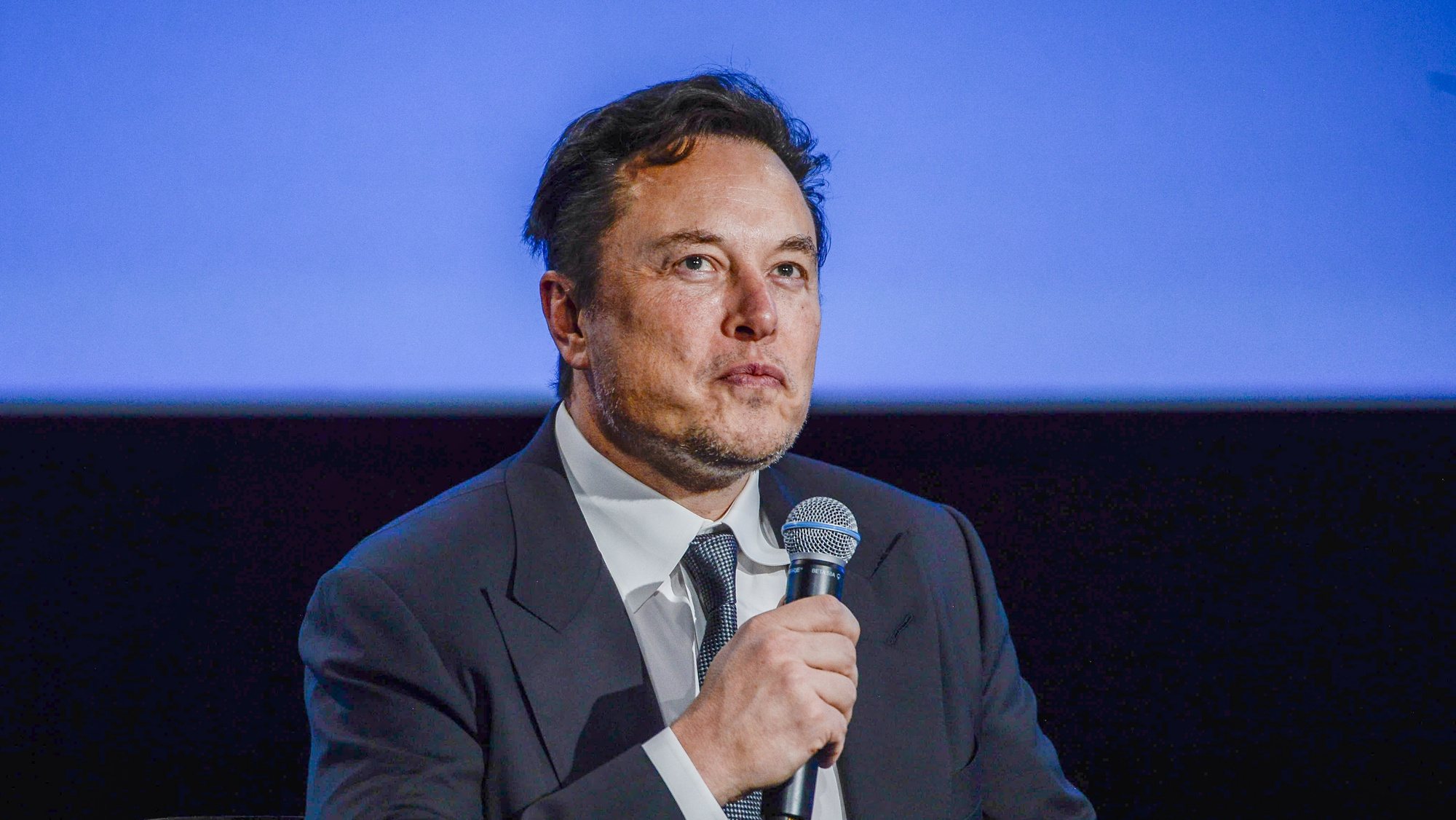 epa10144986 Tesla-founder Elon Musk speaks at a discussion forum during the Offshore Northern Seas (ONS) Conference, in Stavanger, Norway, 29 August 2022. The ONS is taking place from 29 August to 01 September 2022 and brings together international industry executives to discuss on &#039;the future of the energy industry, including new technologies, new forms of leadership and new business models&#039;, as the organizers describes it on their website.  EPA/Carina Johansen NORWAY OUT