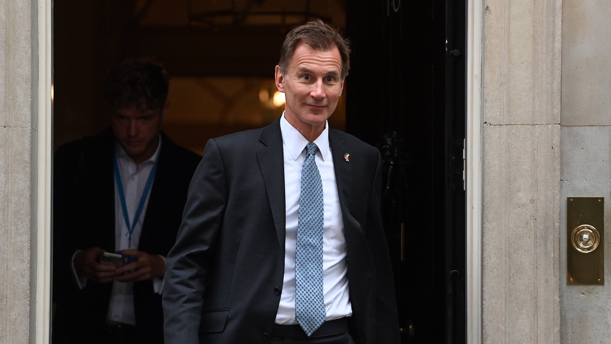 epa10266852 British Chancellor of the Exchequer Jeremy Hunt departs after a cabinet meeting at 10 Downing street in London, Britain, 26 October 2022. British Prime Minister Rishi Sunak held his first cabinet meeting ahead of Prime Minister&#039;s Questions.  EPA/ANDY RAIN