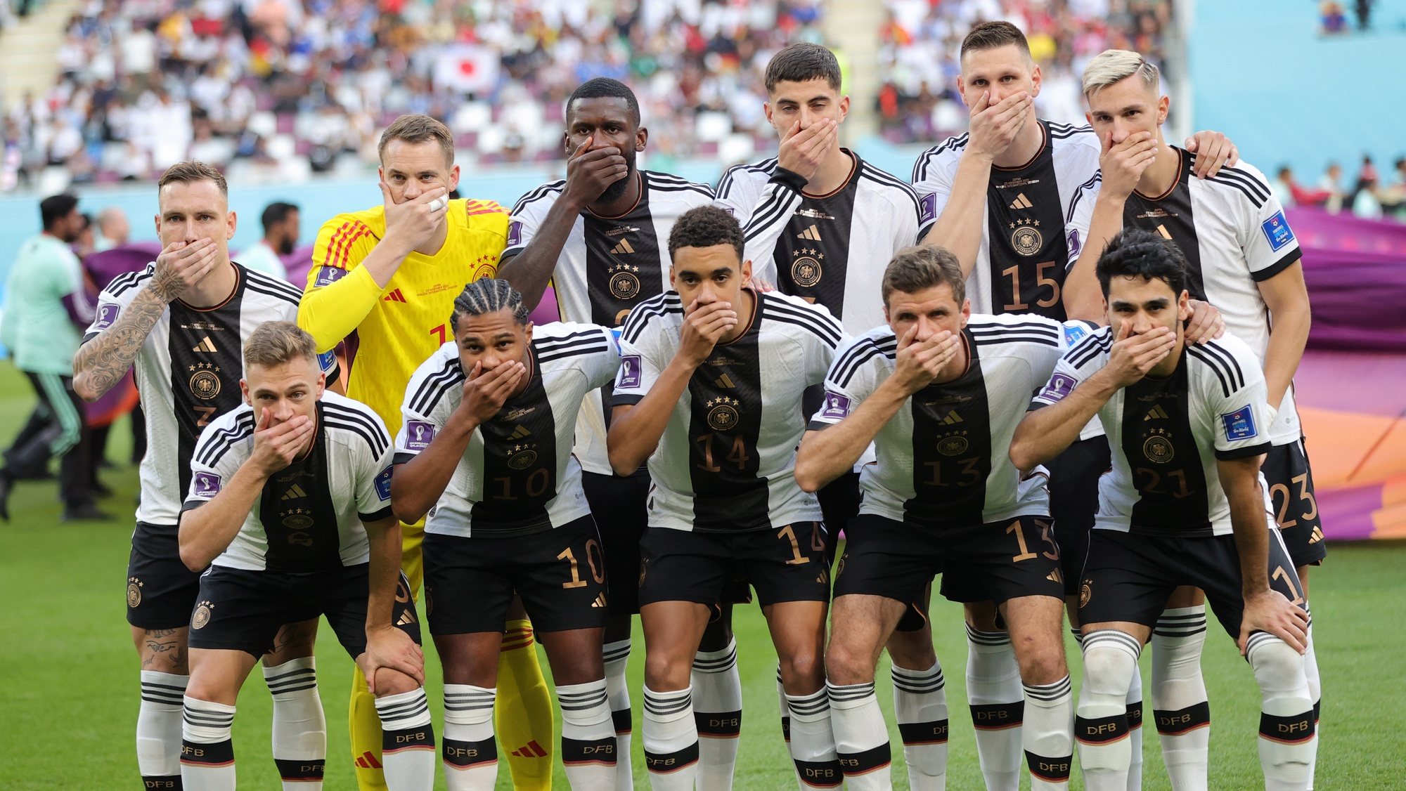 epa10322397 The starting eleven of Germany pose for a team picture before the FIFA World Cup 2022 group E soccer match between Germany and Japan at Khalifa International Stadium in Doha, Qatar, 23 November 2022.  EPA/Friedemann Vogel