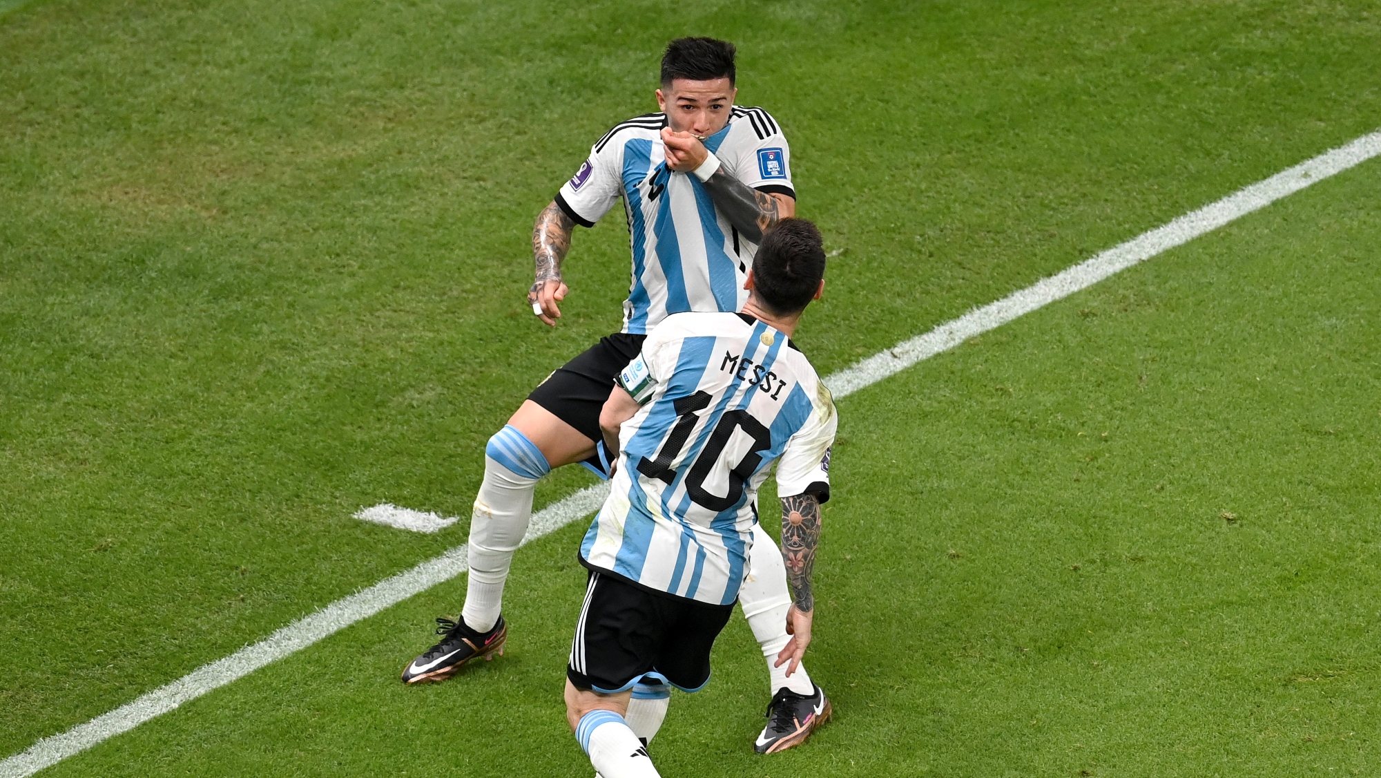 Enzo Fernández fechou a contagem do jogo da Argentina a três minutos do final depois de Messi ter inaugurado o marcador a meio da segunda parte