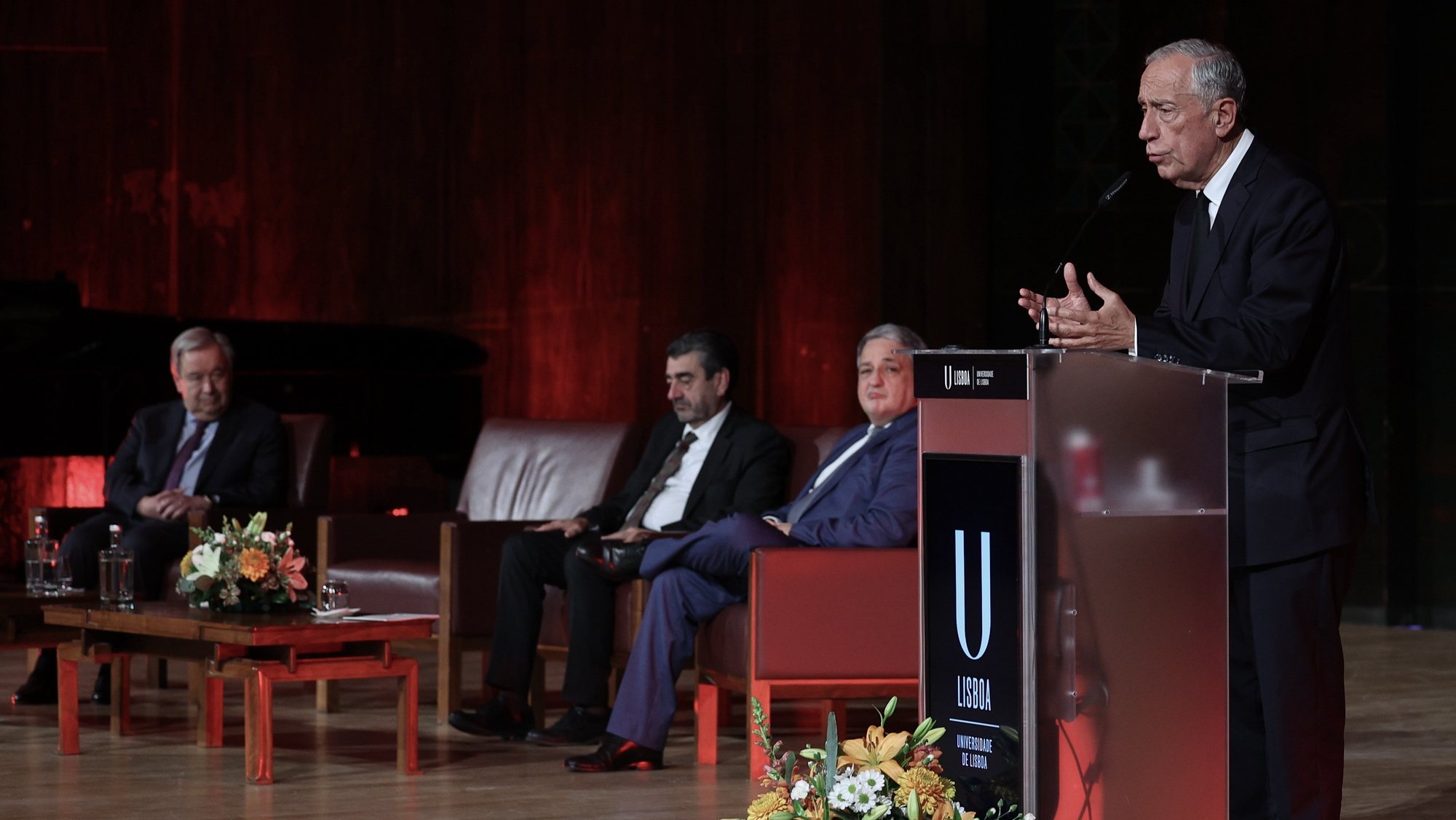 O Presidente da República, Marcelo Rebelo de Sousa, discursa durante a cerimónia de entrega do prémio Universidade de Lisboa 2020 ao secretário-Geral das Nações Unidas, António Guterres (E), em Lisboa, 05 de janeiro de 2023. ANTÓNIO COTRIM/LUSA