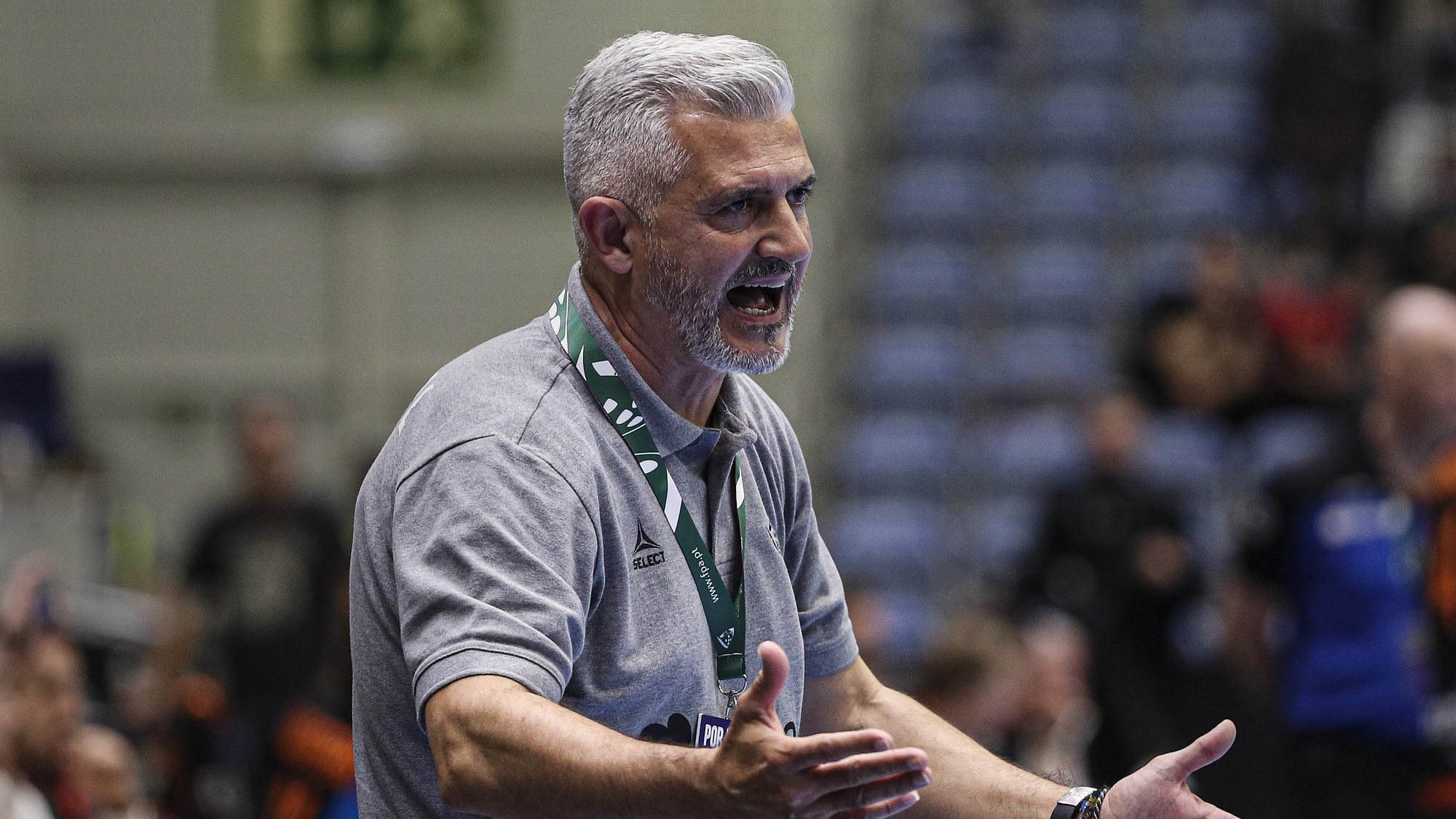 Portugal coach Paulo Pereira reacts during the 2023 World Men&#039;s Handball Championship qualification match against Netherlands, held in Portimao, southern of Portugal, 14 April 2022. LUIS FORRA/LUSA