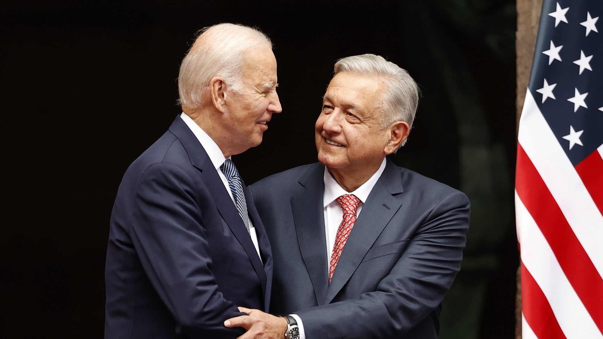 epa10397370 US President Joe Biden (L) and President of Mexico Andres Manuel Lopez Obrador pose at the National Palace in Mexico City, Mexico, 09 January 2023. Biden and Obrador will participate in the North American Leaders Summit with Canadian Prime Minister Justin Trudeau.  EPA/Jose Mendez