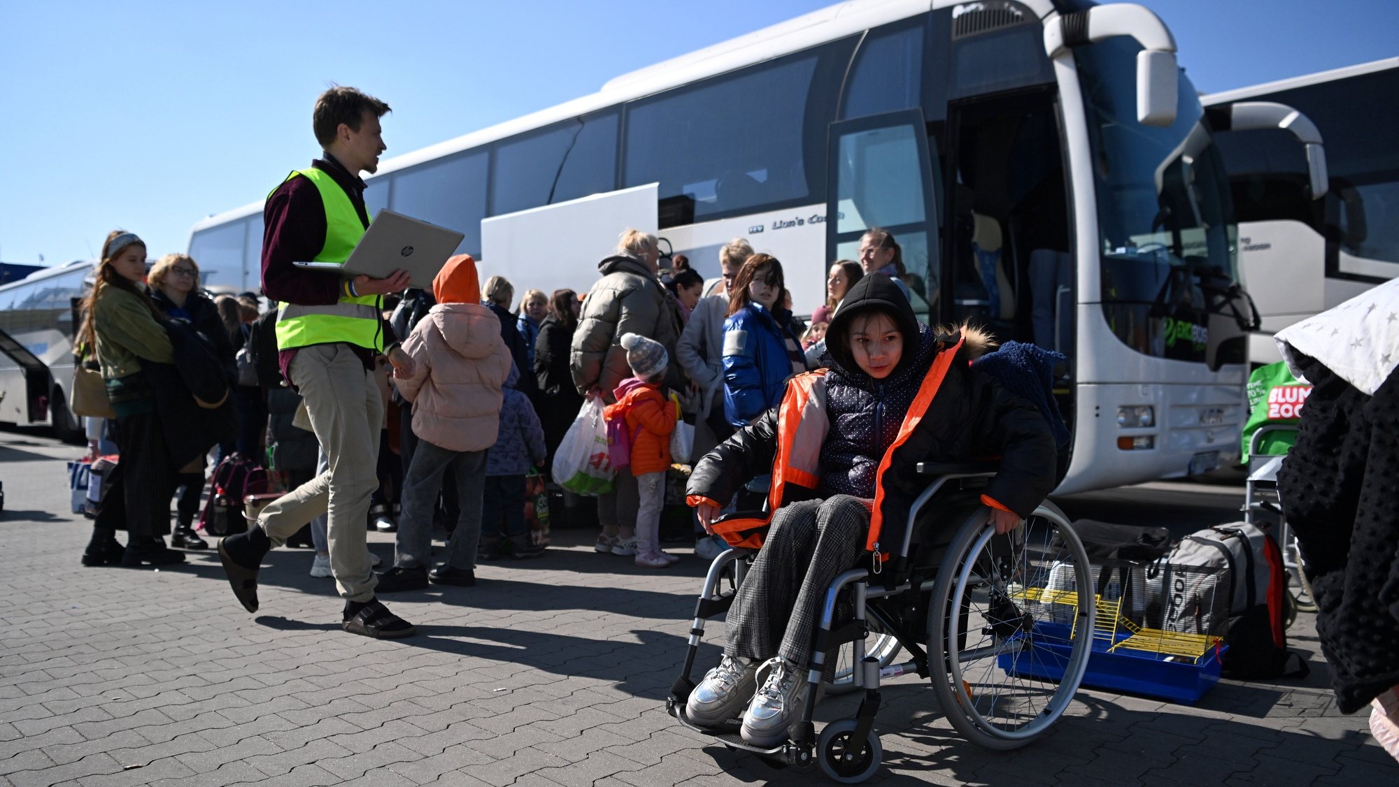epa09845963 Refugees from Ukraine at an assistance point for refugees in Przemysl, southeastern Poland, 24 March 2022. Since 24 February, when Russia invaded Ukraine, 2.2 million people have crossed the Polish-Ukrainian border into Poland, the Border Guard has reported on 24 March morning.  EPA/Darek Delmanowicz POLAND OUT